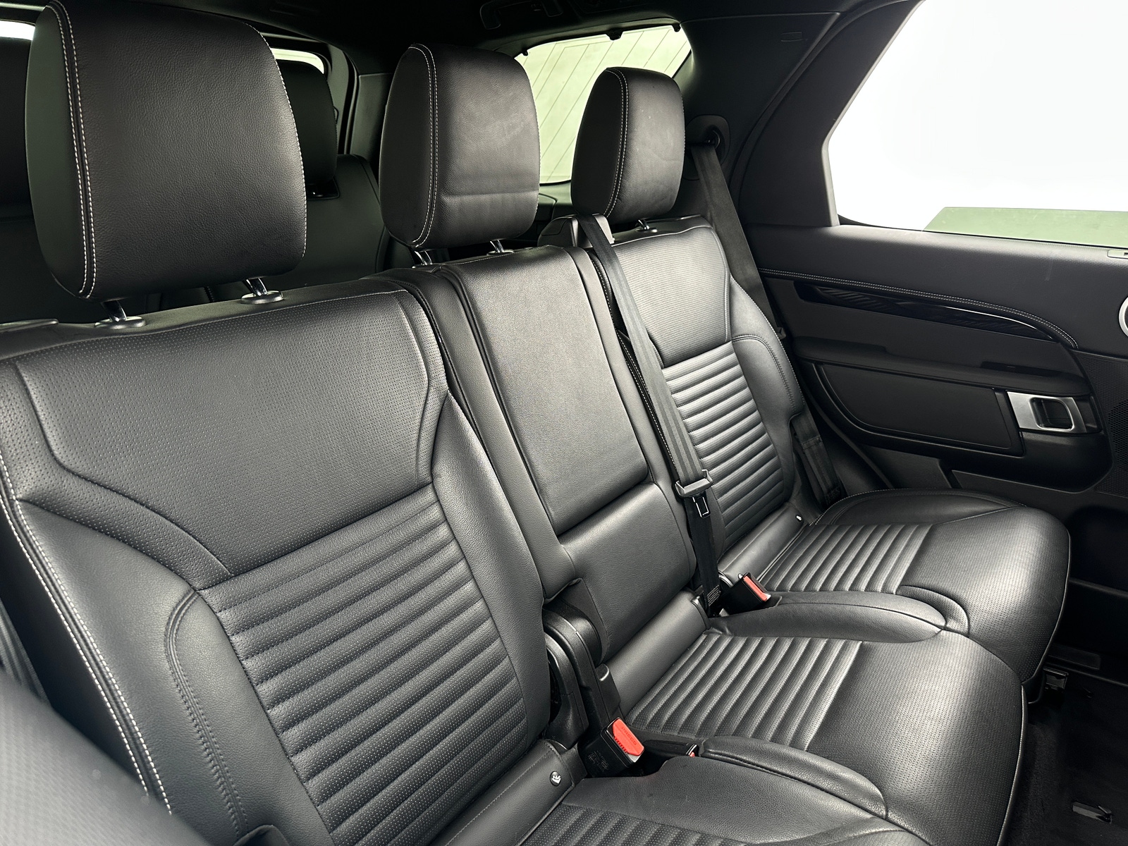 Thumbnail: 2022 Land Rover Discovery - 5