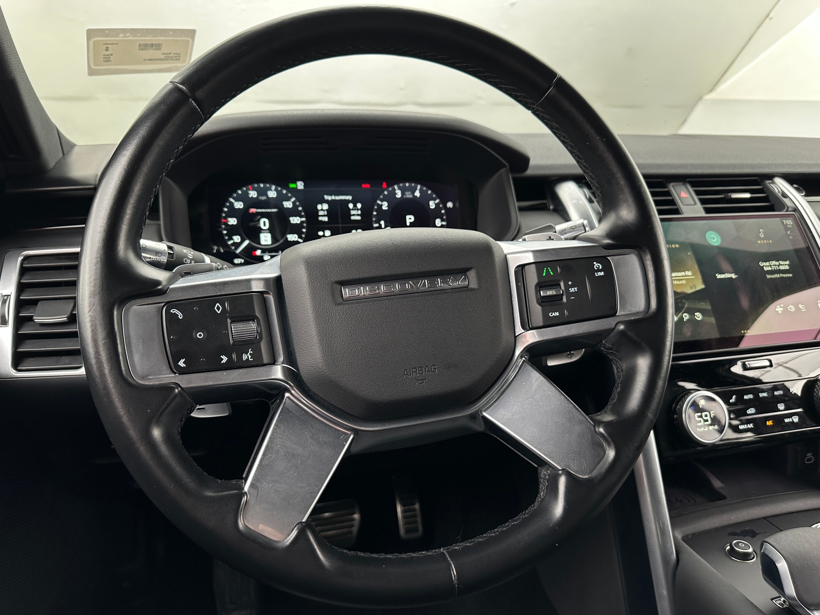 Thumbnail: 2022 Land Rover Discovery - 4