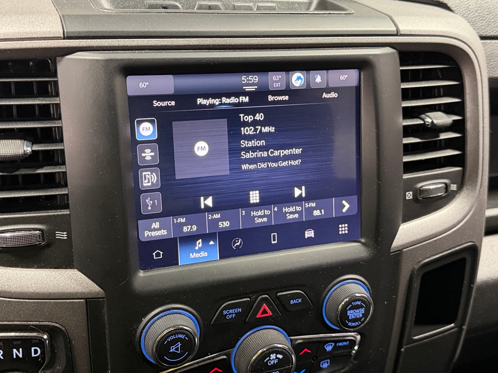 Thumbnail: 2022 RAM 1500 Classic - 3