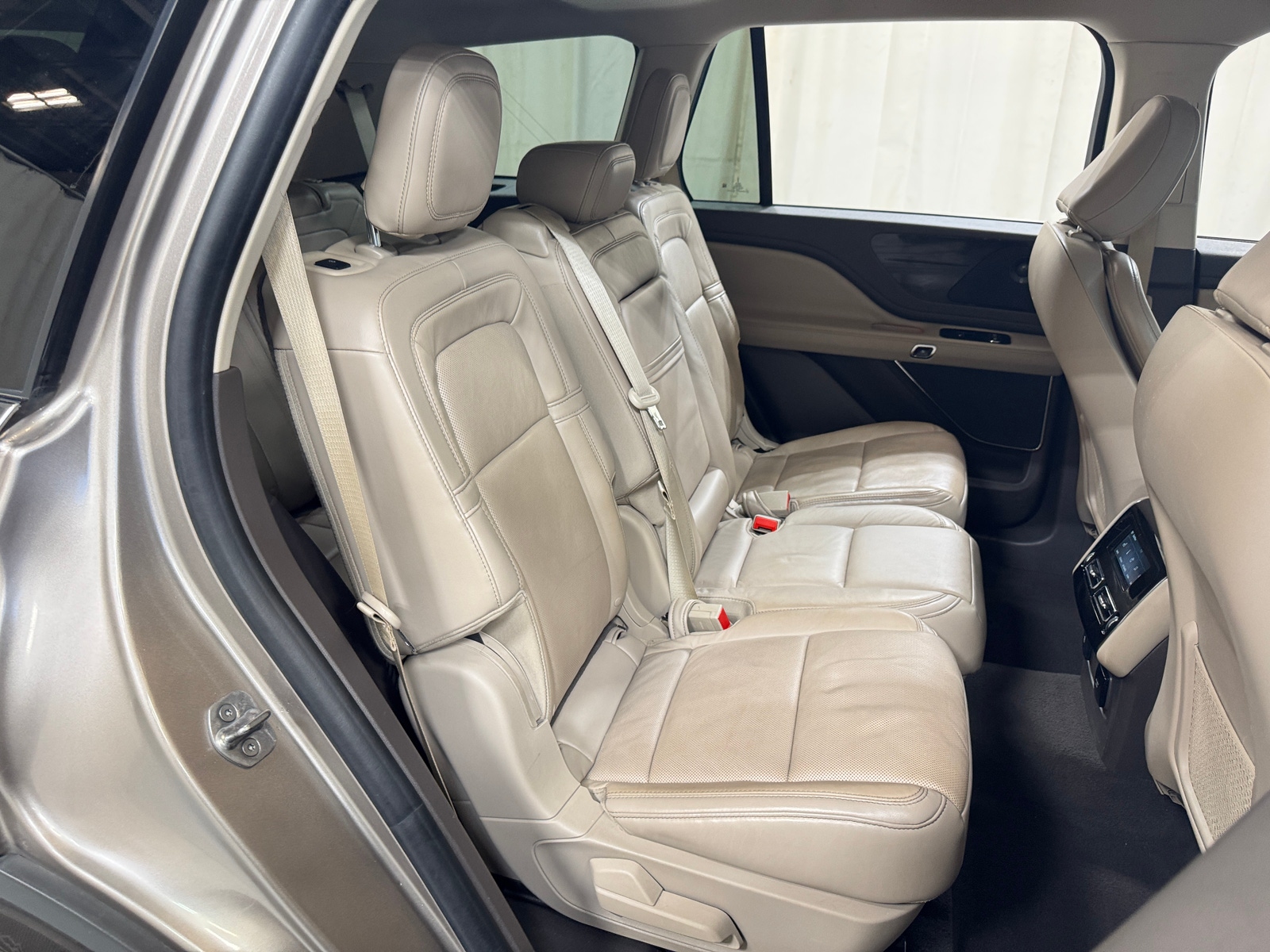 Thumbnail: 2021 Lincoln Aviator - 5