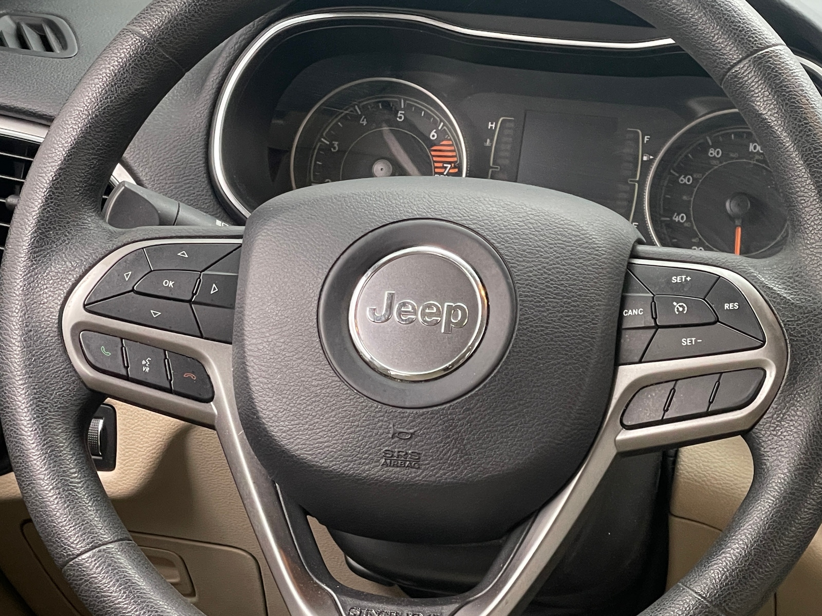 Thumbnail: 2019 Jeep Cherokee - 5