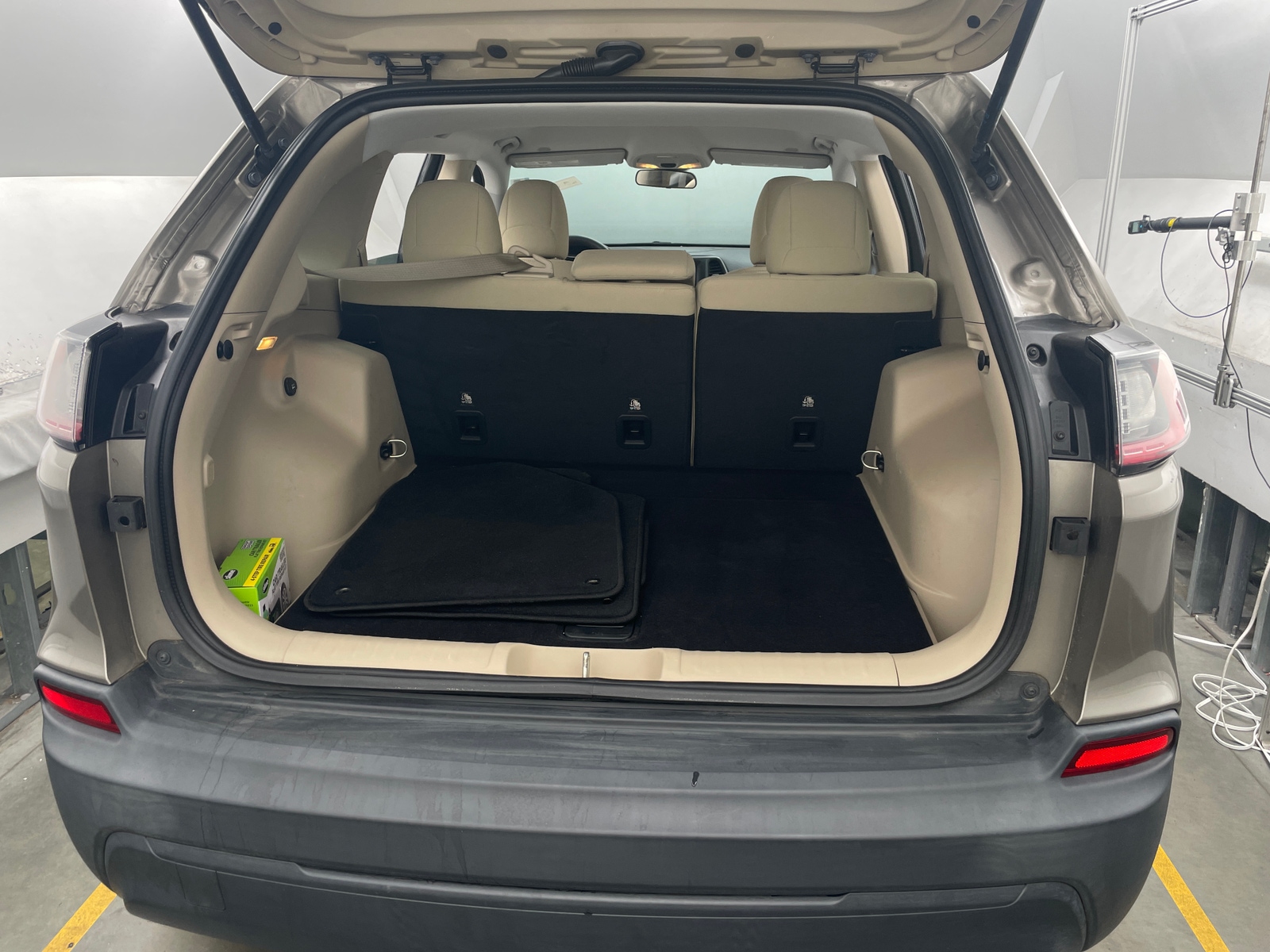 Thumbnail: 2019 Jeep Cherokee - 7