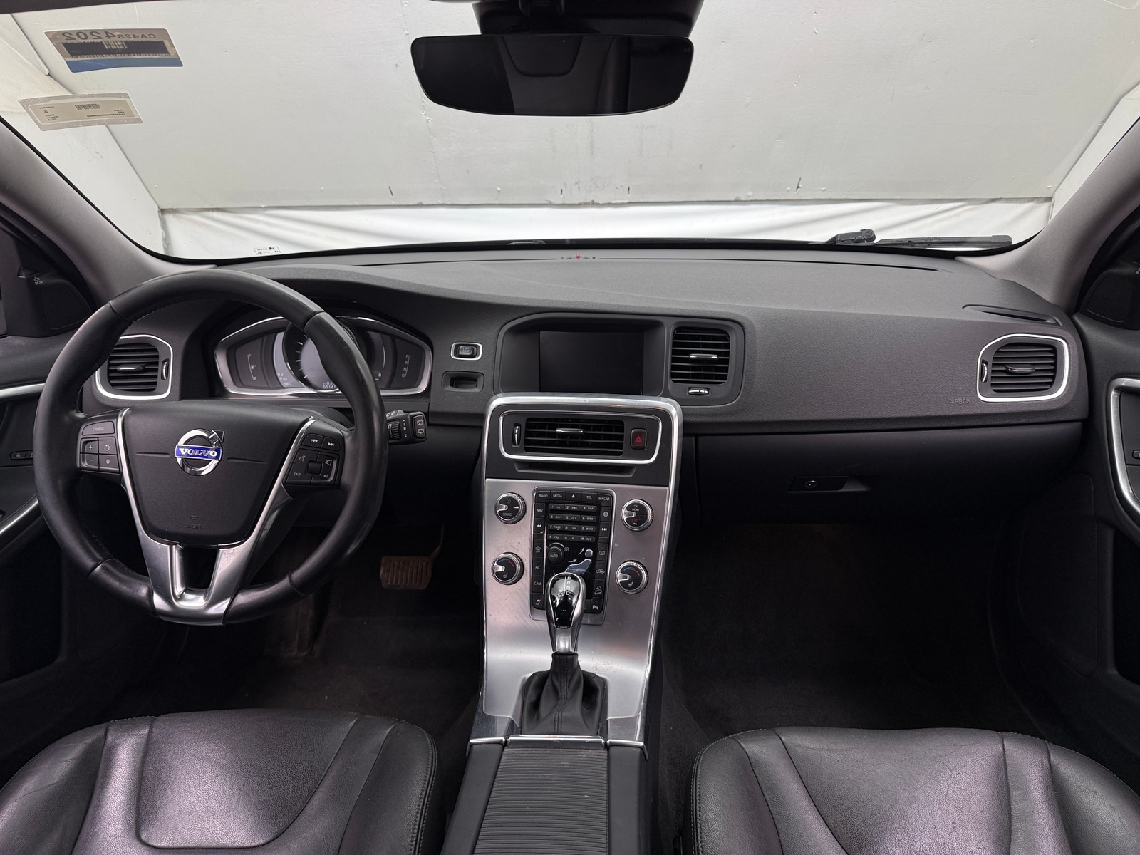 Thumbnail: 2018 Volvo V60 - 2