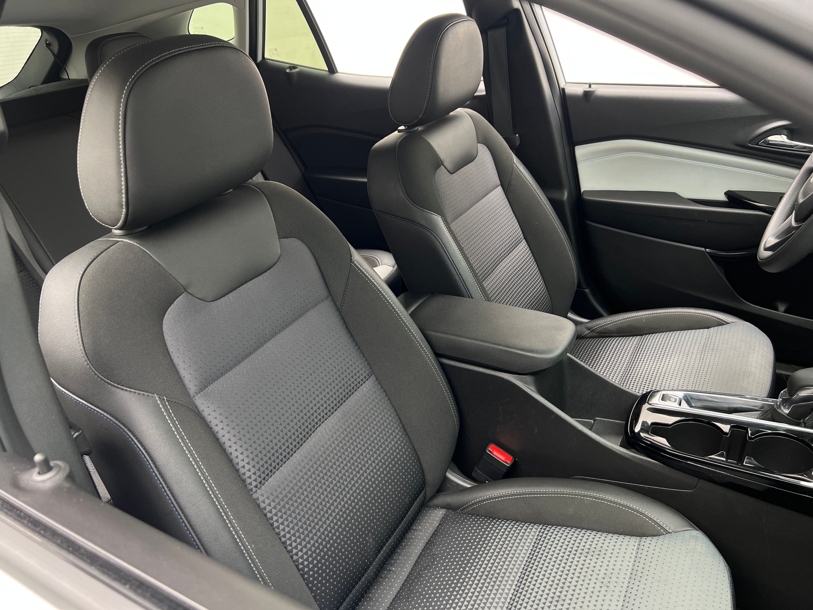 Thumbnail: 2025 Chevrolet Trax - 2