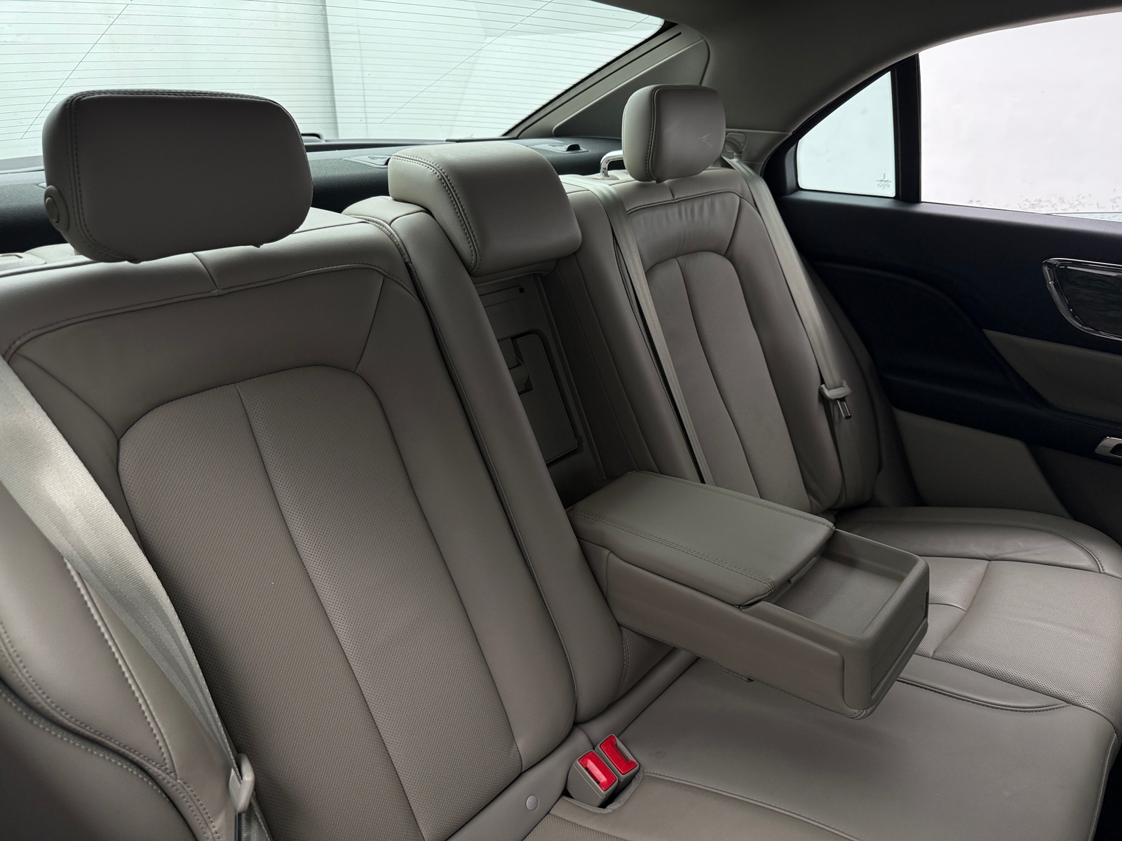 Thumbnail: 2017 Lincoln Continental - 5