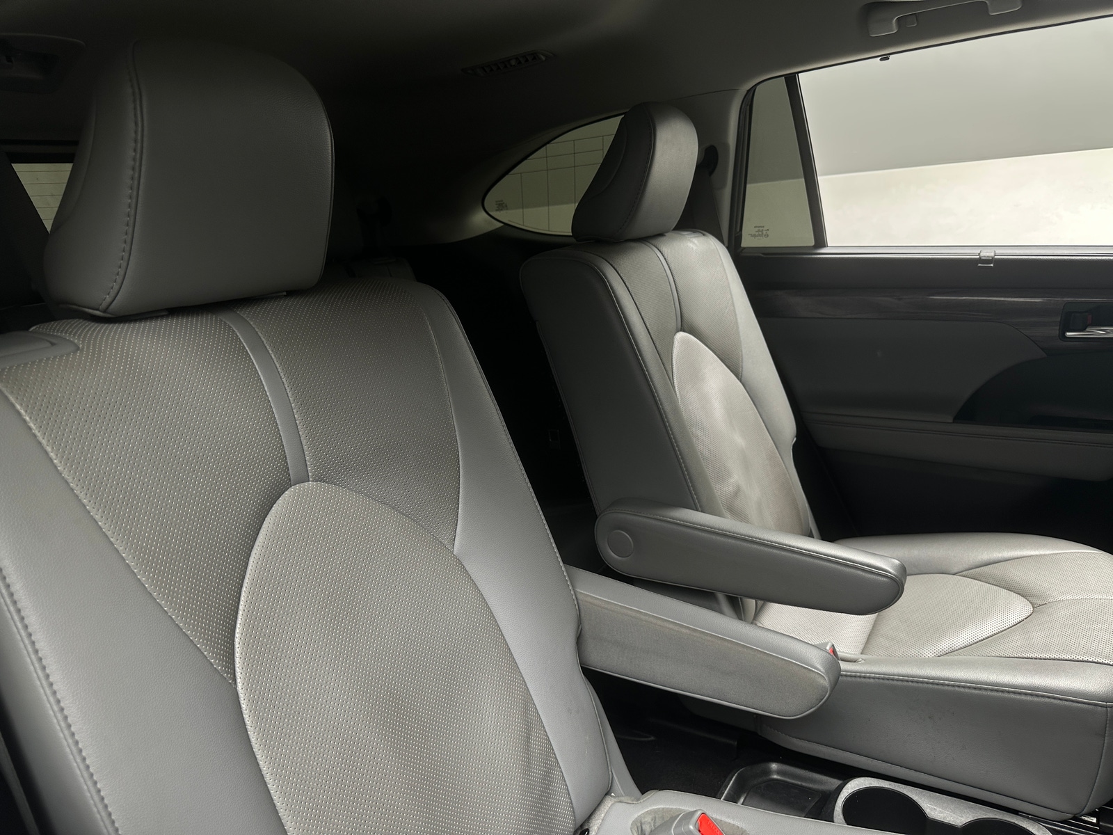 Thumbnail: 2022 Toyota Highlander - 5