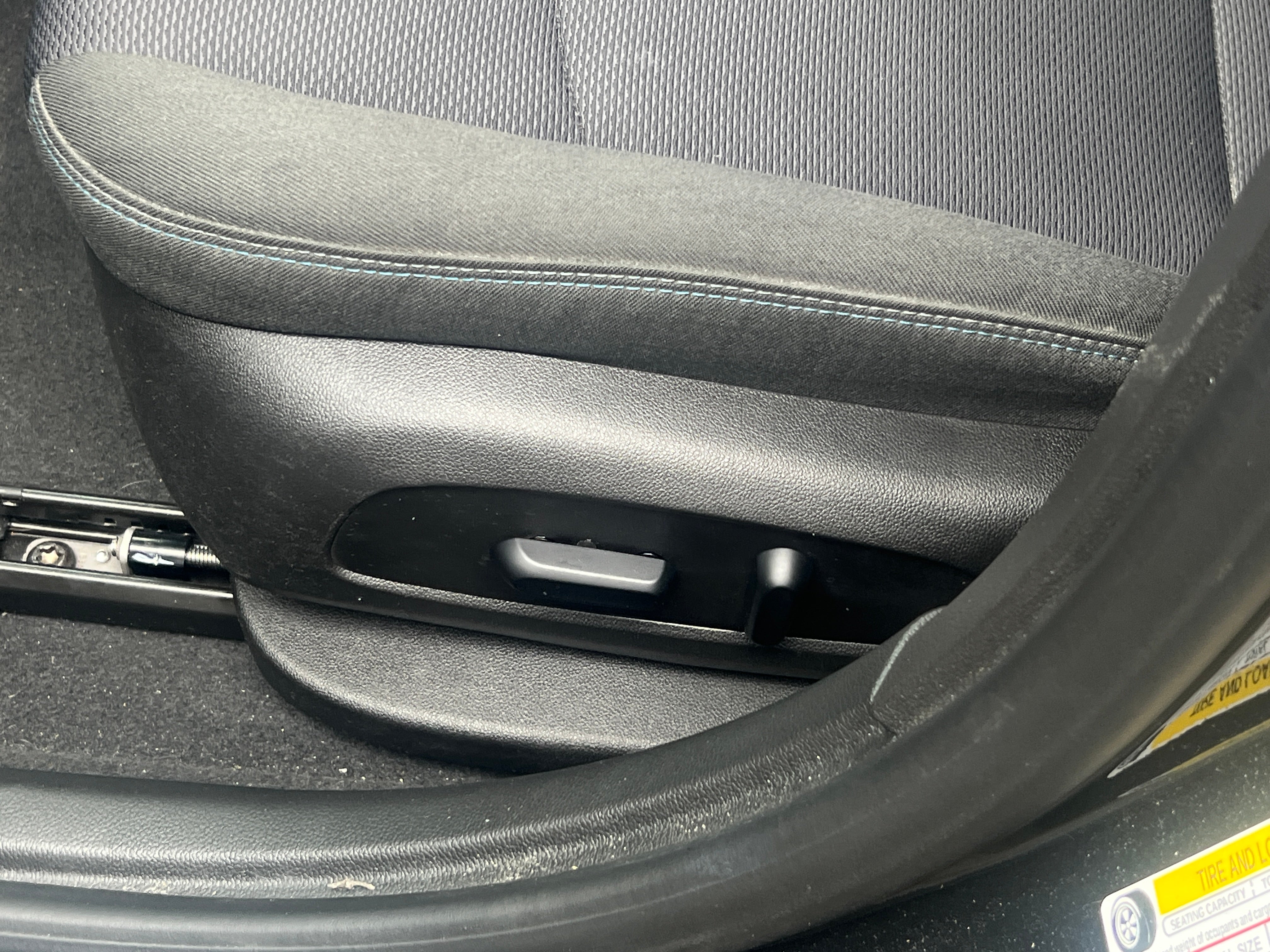 Used 2019 Chevrolet Cruze LT with VIN 3G1BE6SMXKS597692 for sale in Pewaukee, WI