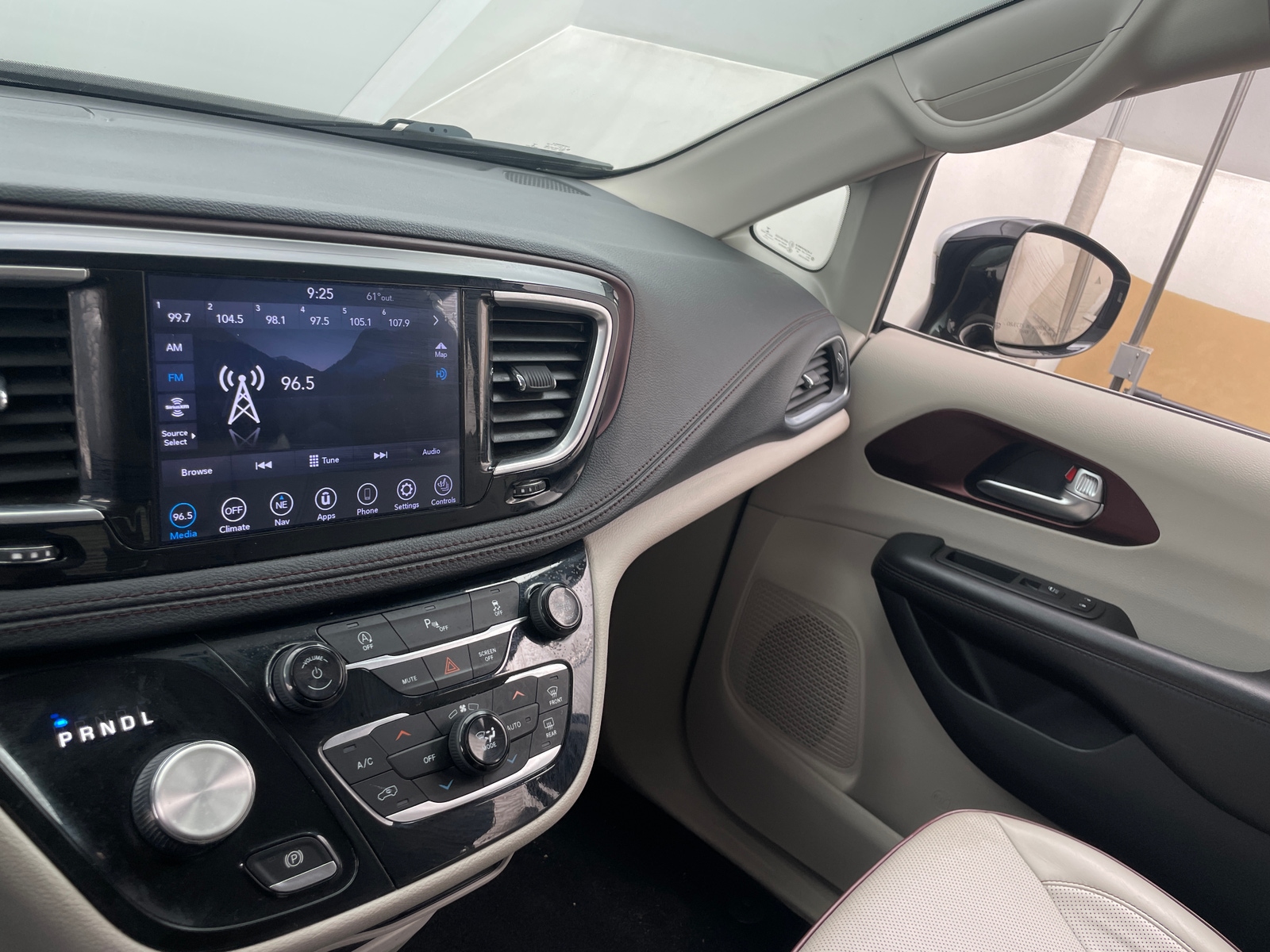 Thumbnail: 2020 Chrysler Pacifica - 3