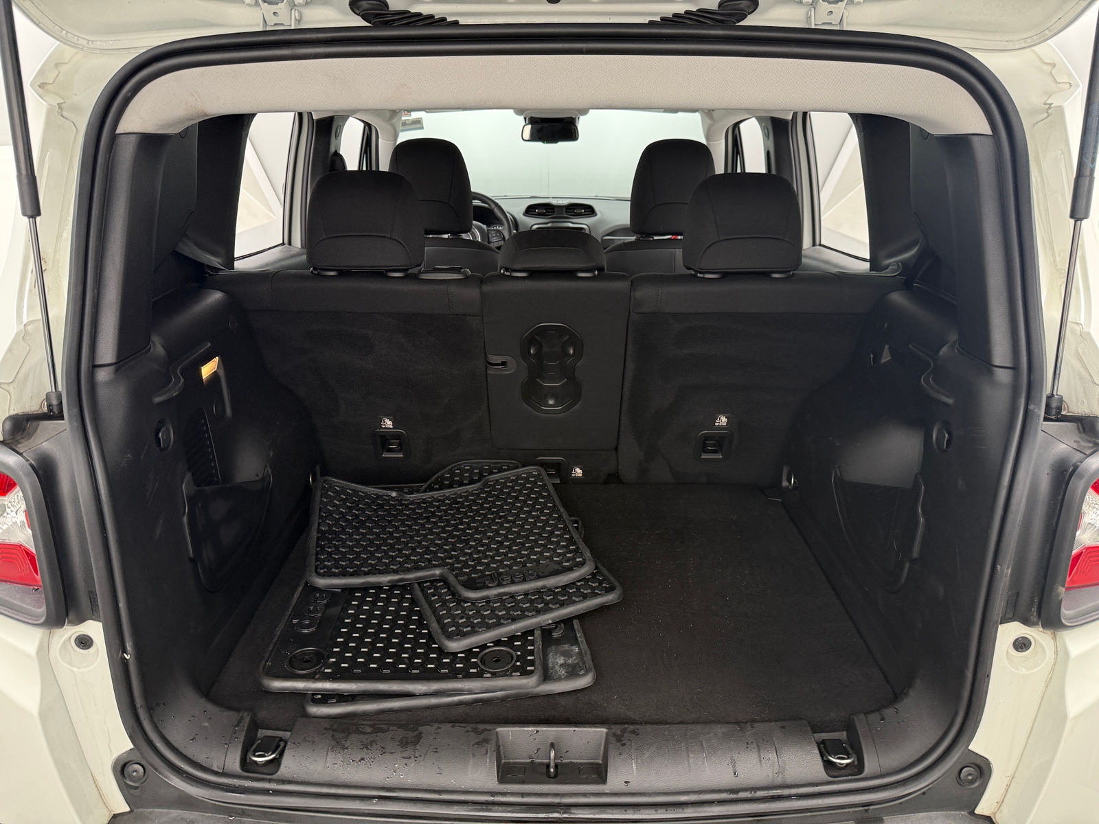 Thumbnail: 2022 Jeep Renegade - 7