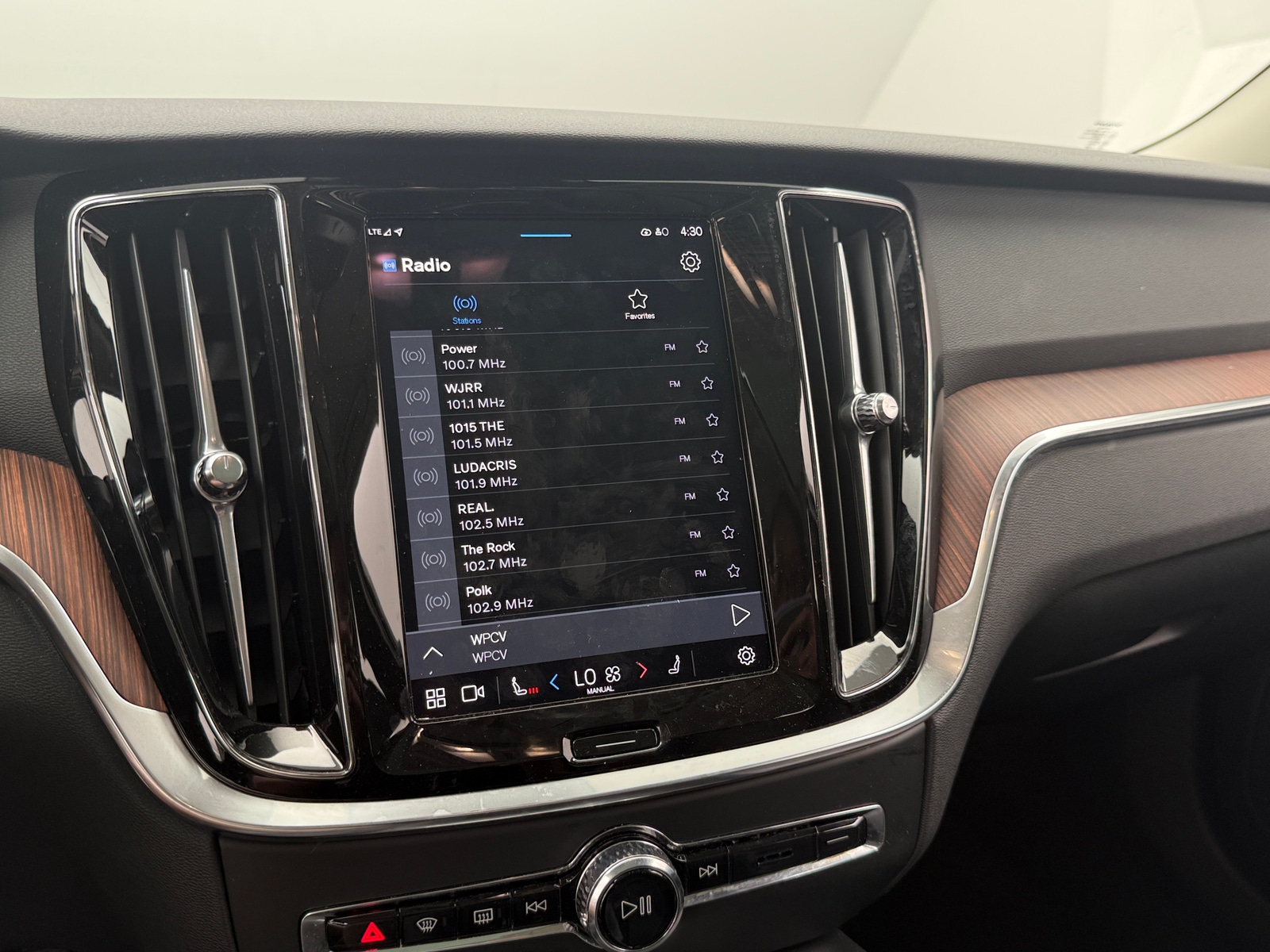 Thumbnail: 2025 Volvo V60 - 3