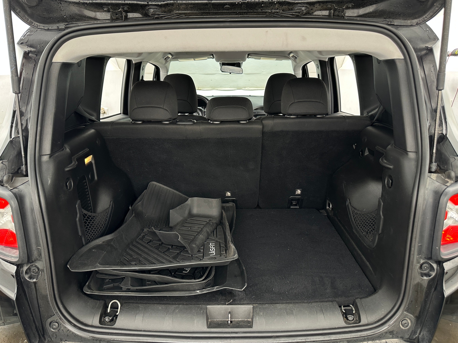 Thumbnail: 2018 Jeep Renegade - 7