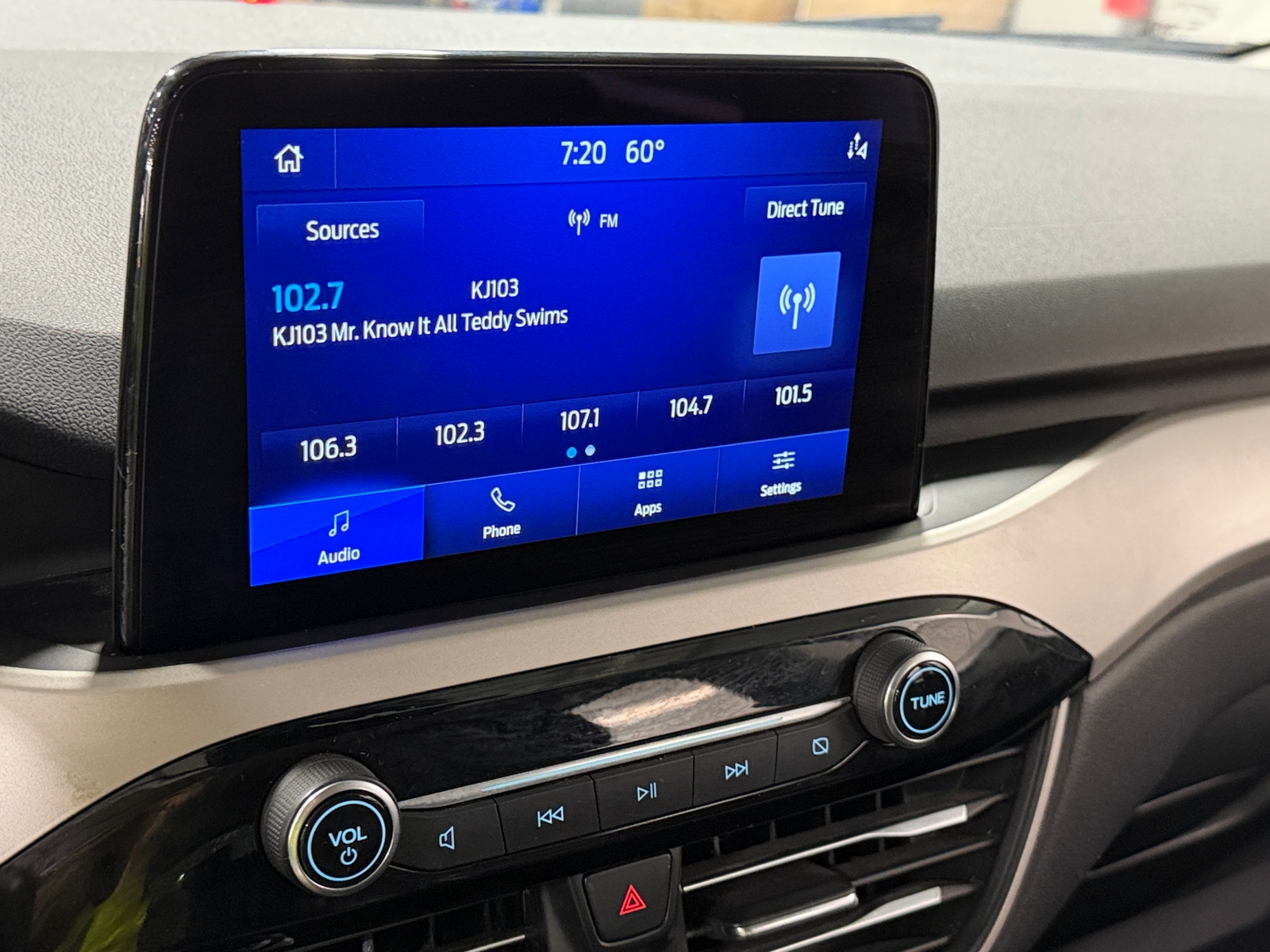 Thumbnail: 2021 Ford Escape - 3