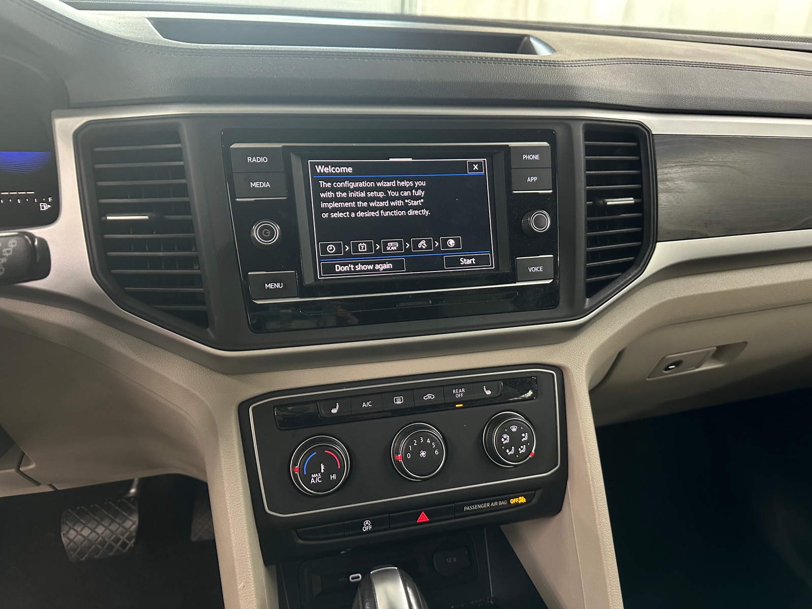 Thumbnail: 2022 Volkswagen Atlas - 3