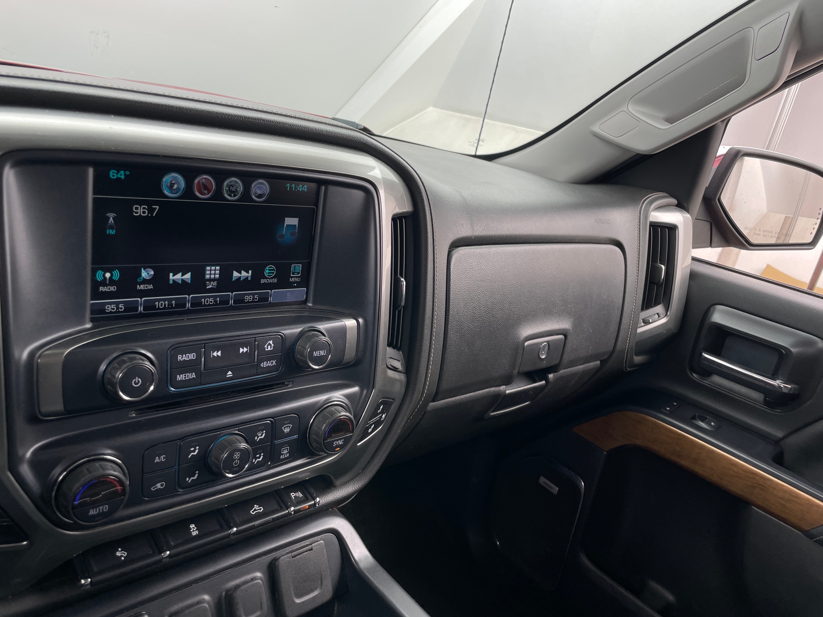 Thumbnail: 2018 Chevrolet Silverado 1500 - 3