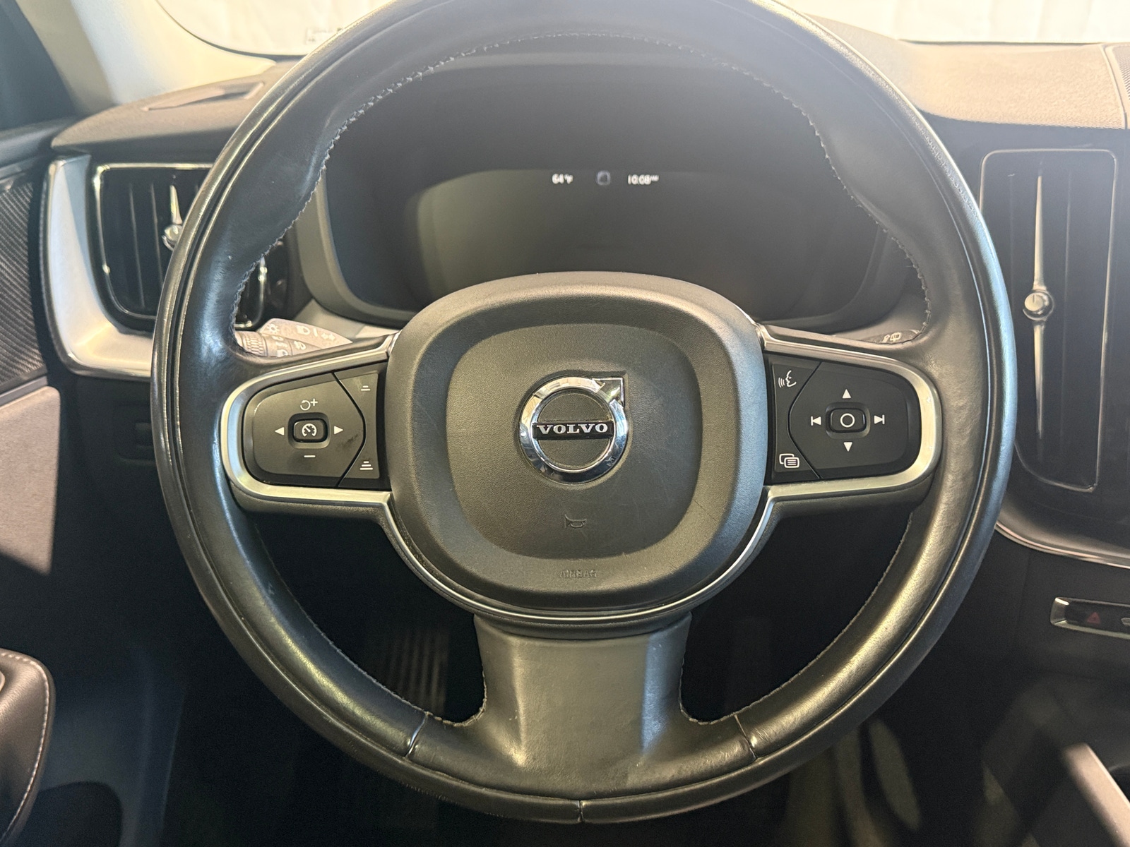 Thumbnail: 2019 Volvo XC60 - 4