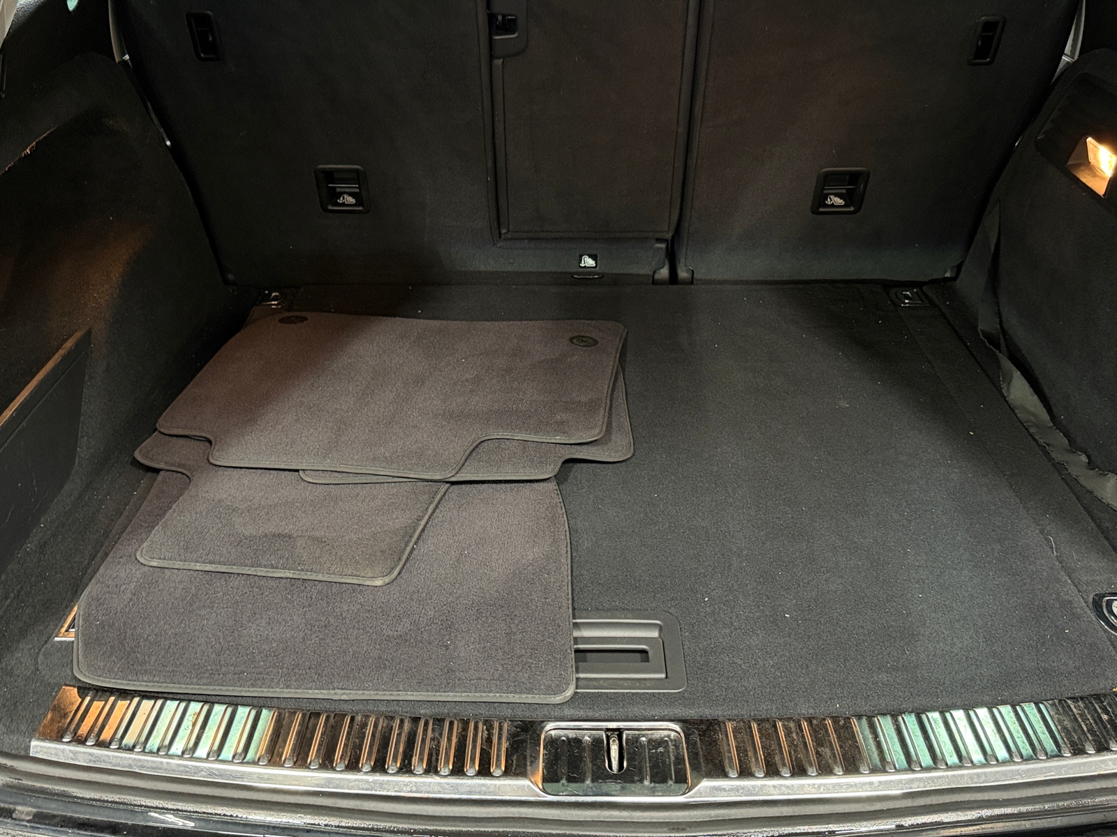 Thumbnail: 2014 Volkswagen Touareg - 7