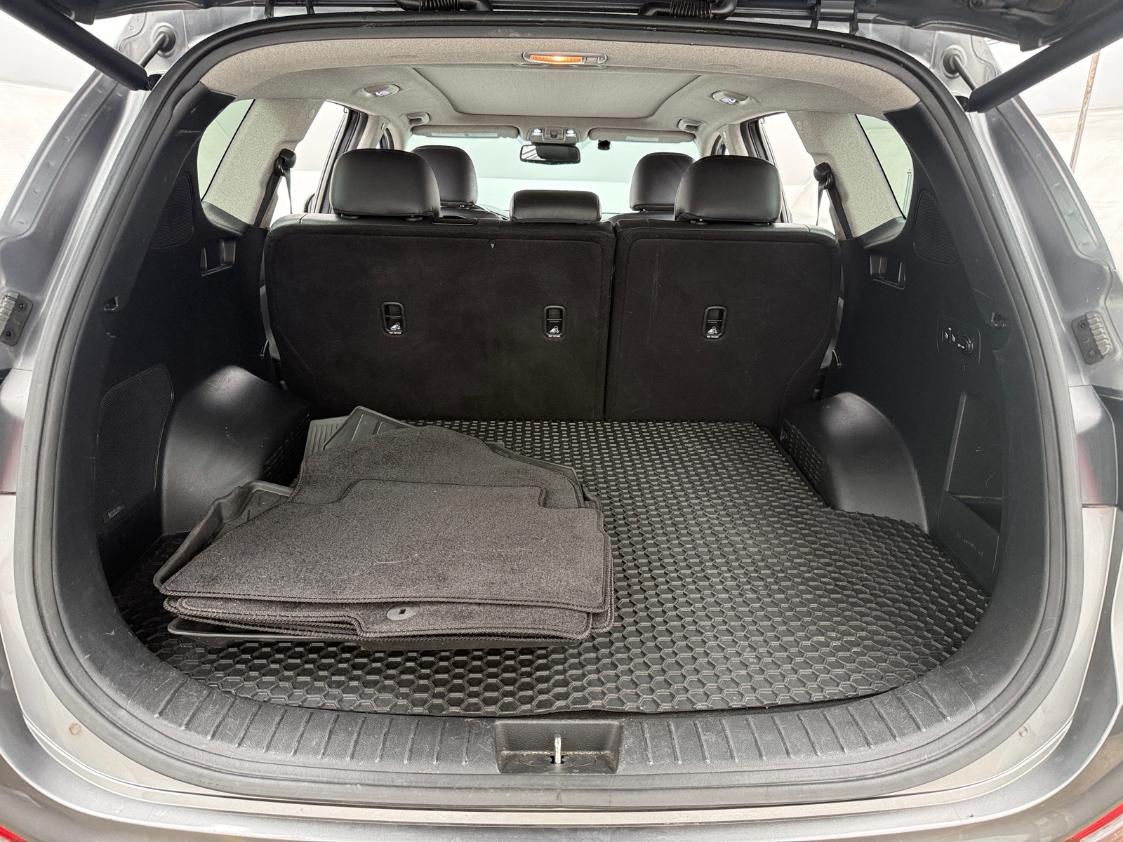 Thumbnail: 2020 Hyundai Santa Fe - 6