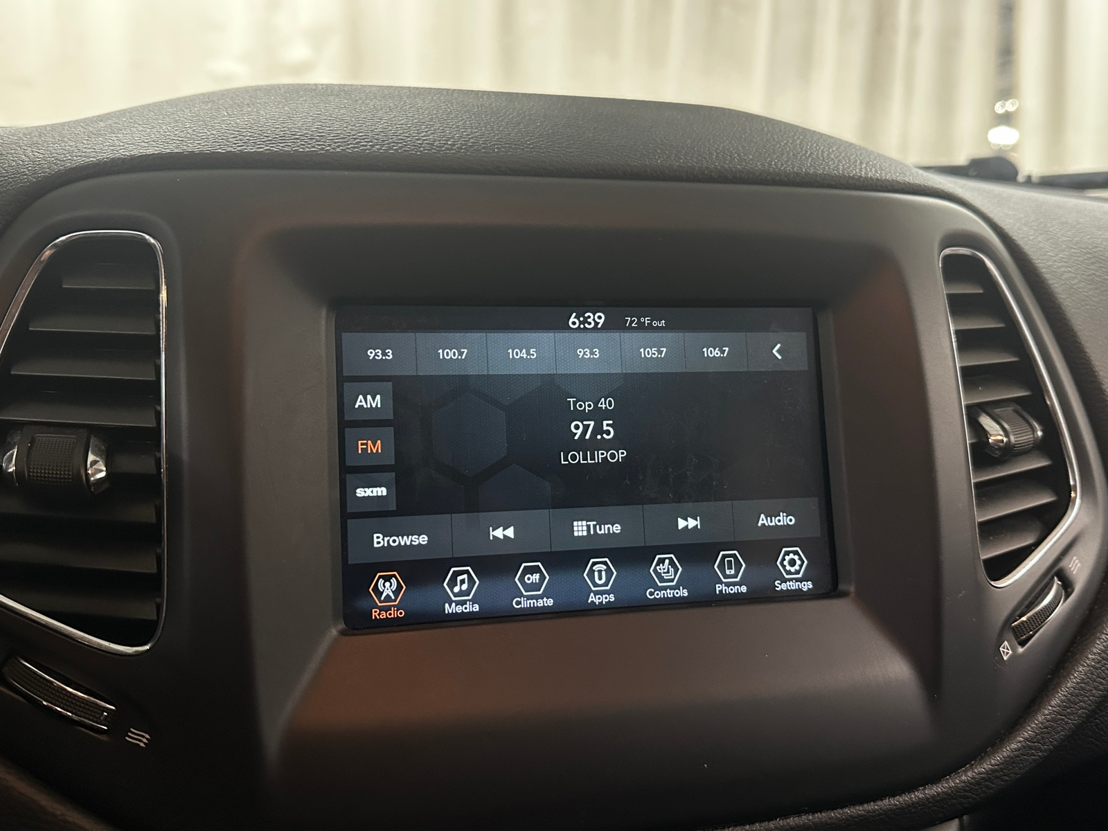 Thumbnail: 2019 Jeep Compass - 3