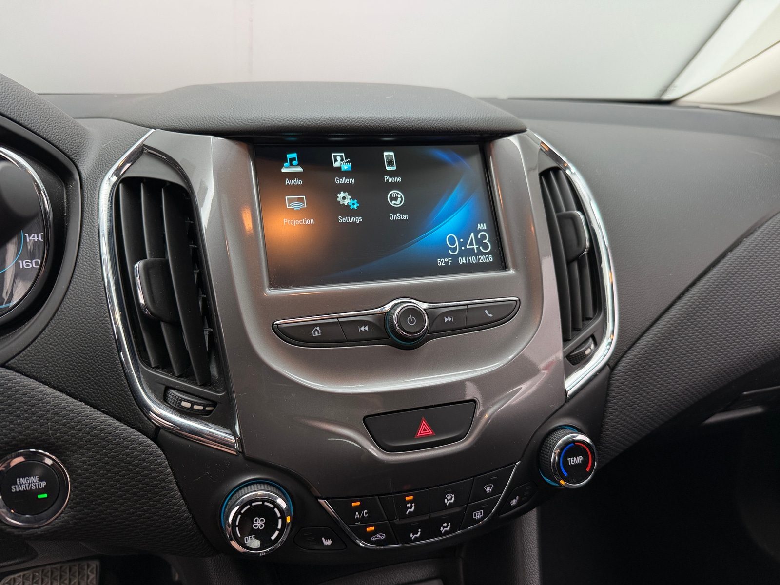 Thumbnail: 2017 Chevrolet Cruze - 4