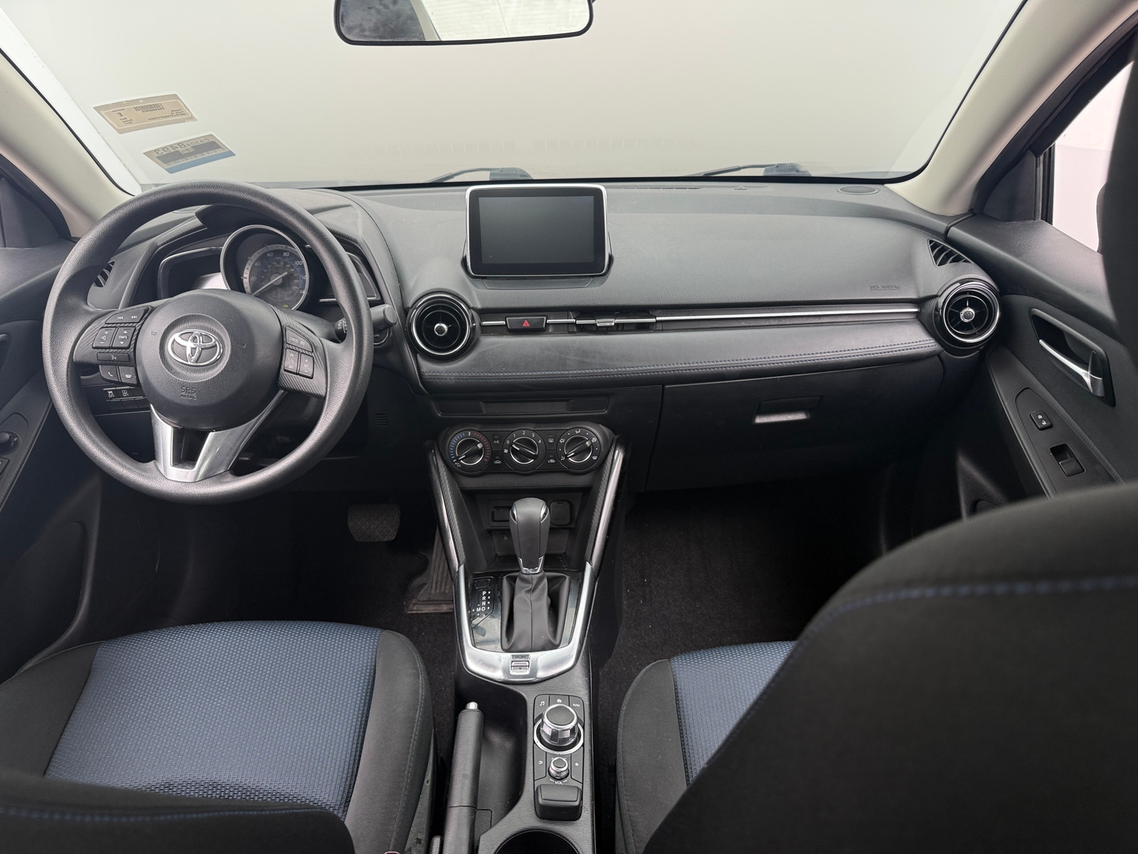 Thumbnail: 2017 Toyota Yaris iA - 3