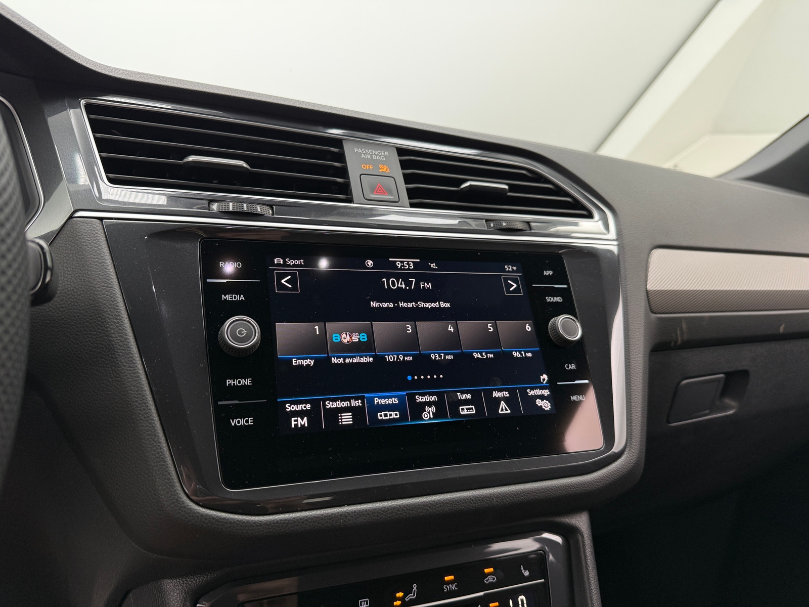 Thumbnail: 2024 Volkswagen Tiguan - 3