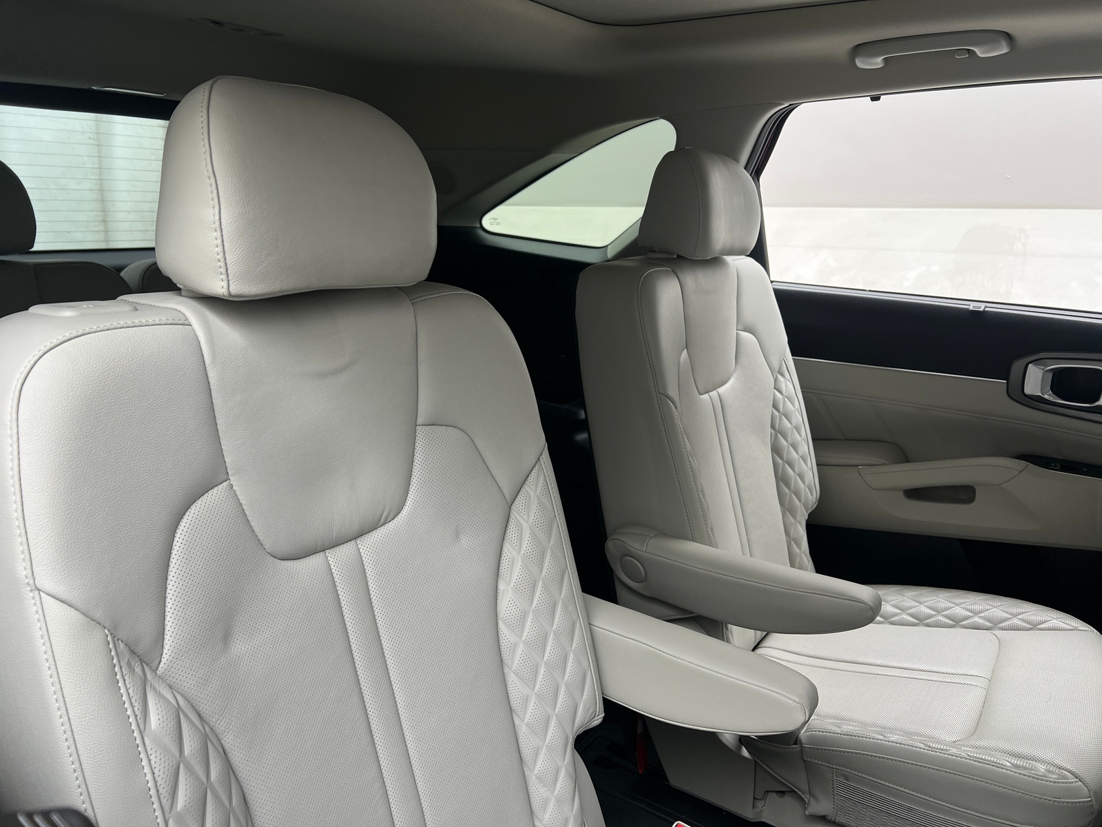 Thumbnail: 2023 Kia Sorento - 5