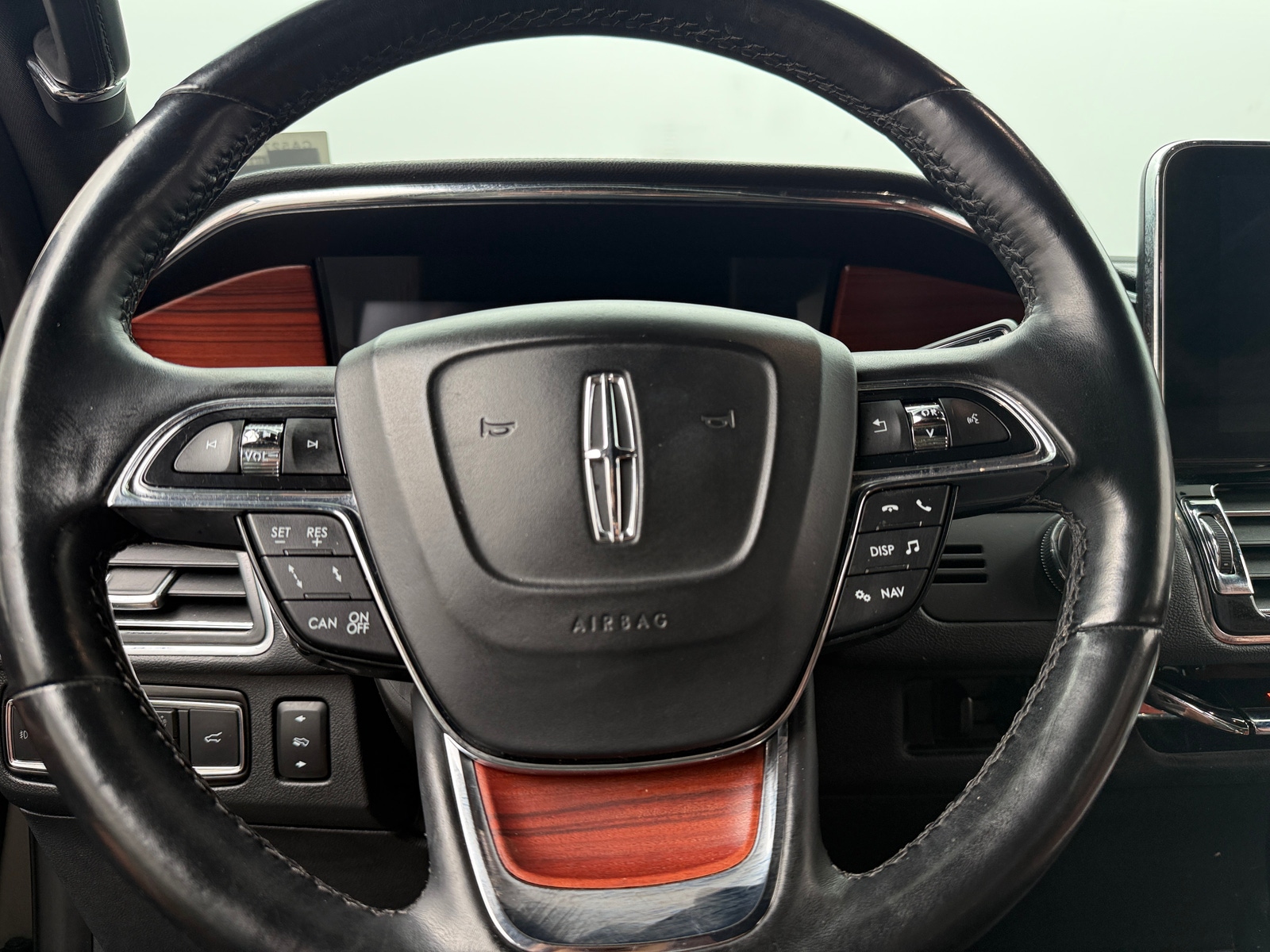 Thumbnail: 2021 Lincoln Navigator - 4