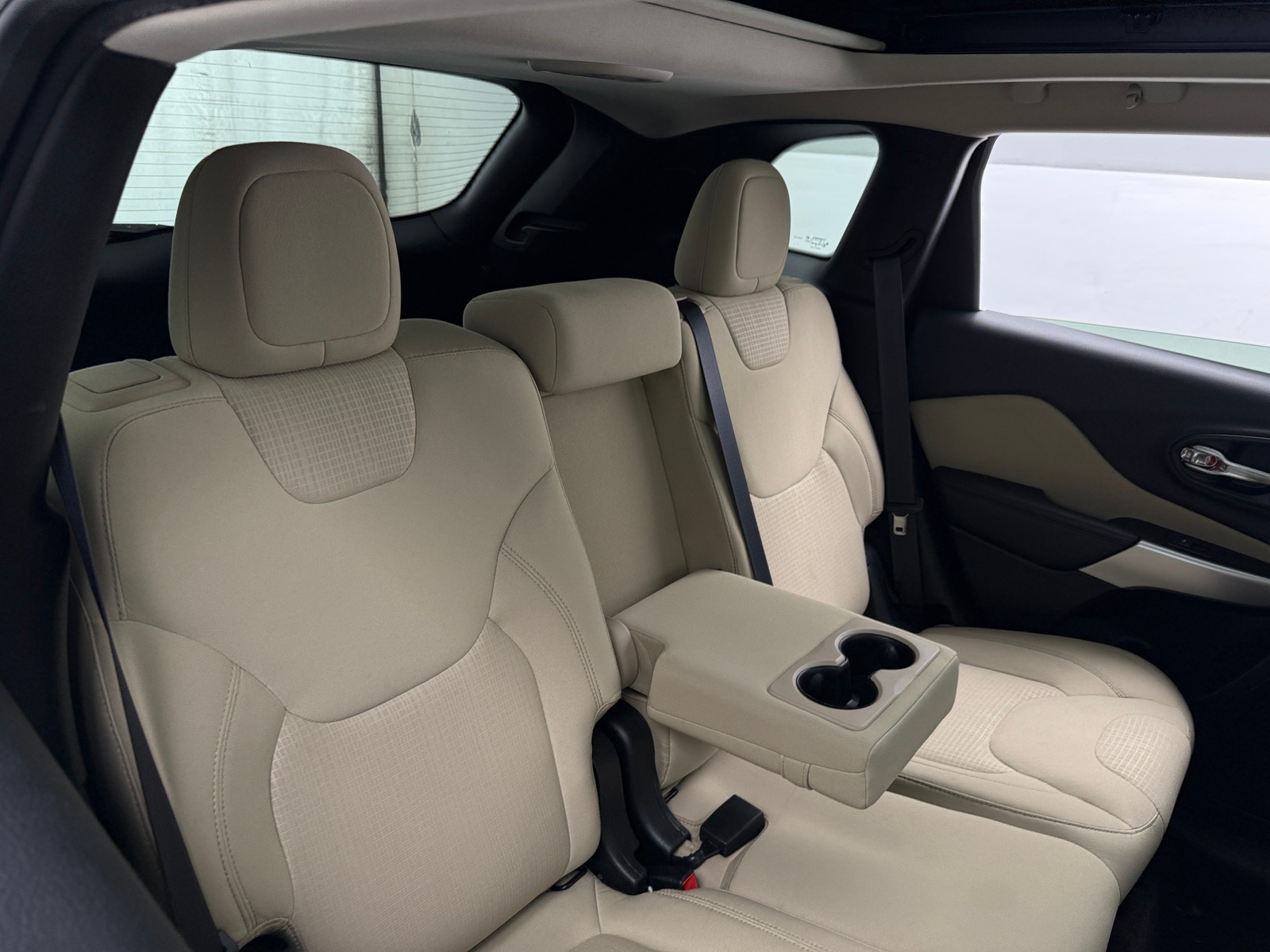 Thumbnail: 2017 Jeep Cherokee - 6