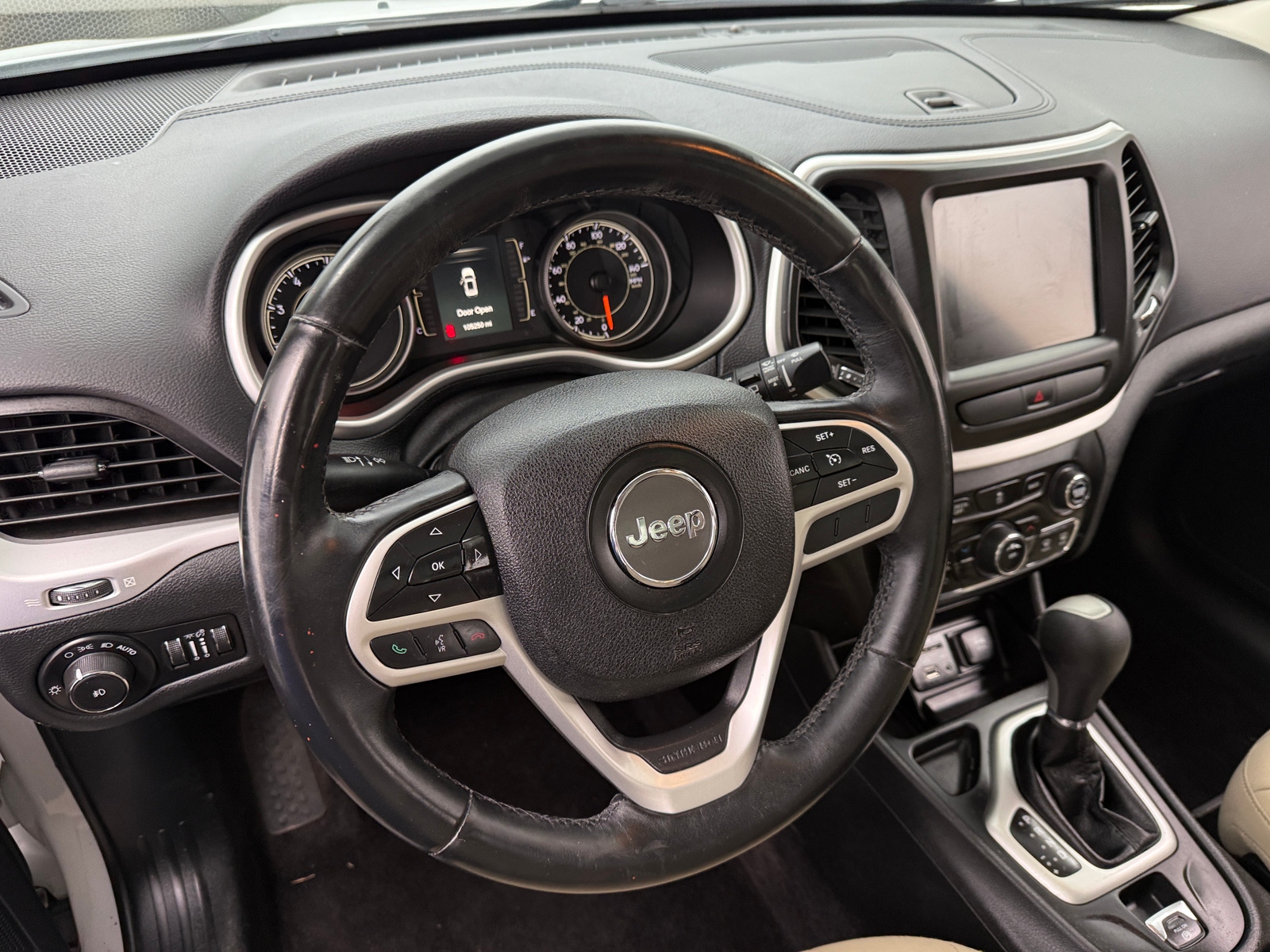 Thumbnail: 2017 Jeep Cherokee - 5