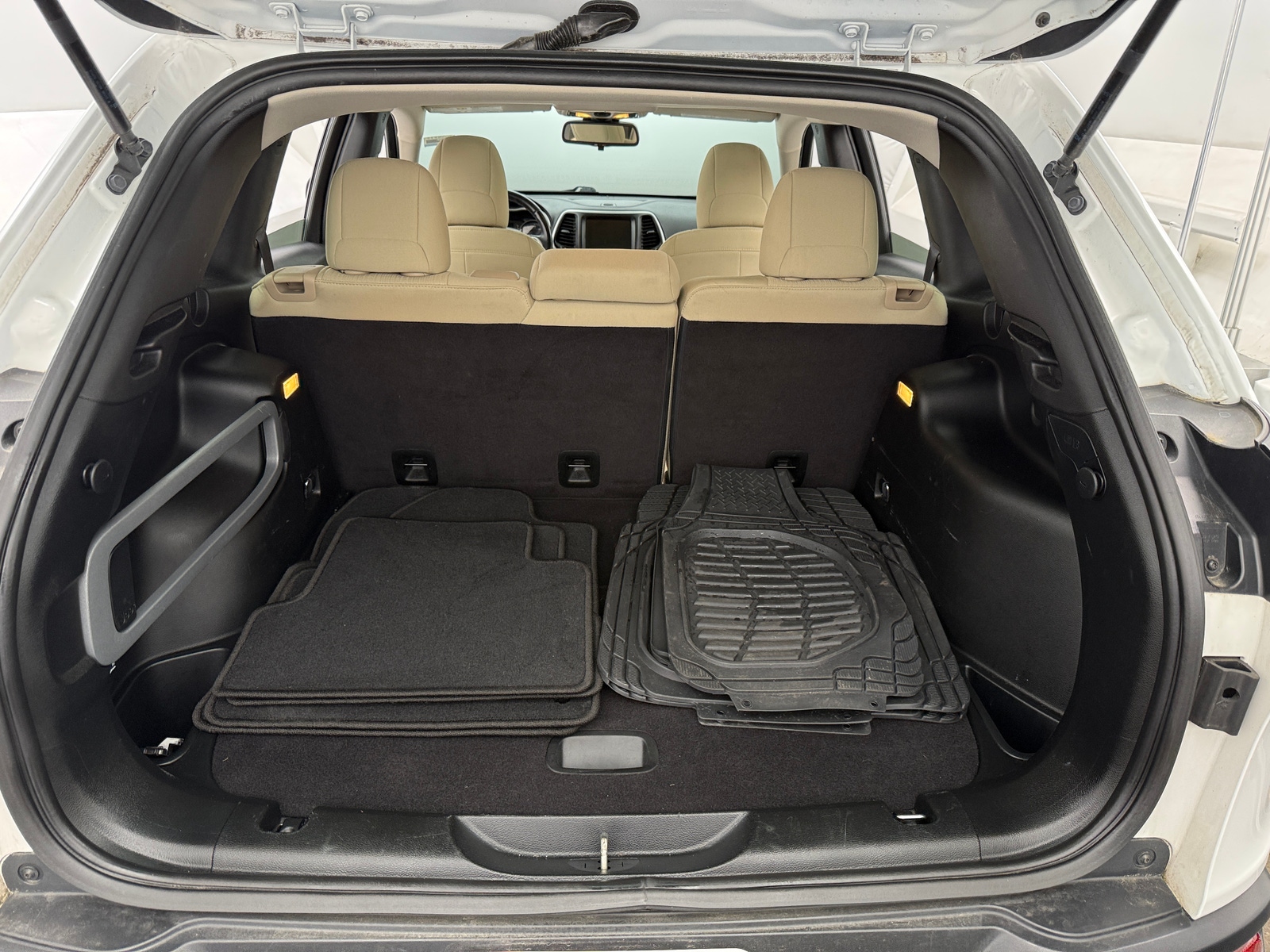 Thumbnail: 2017 Jeep Cherokee - 7