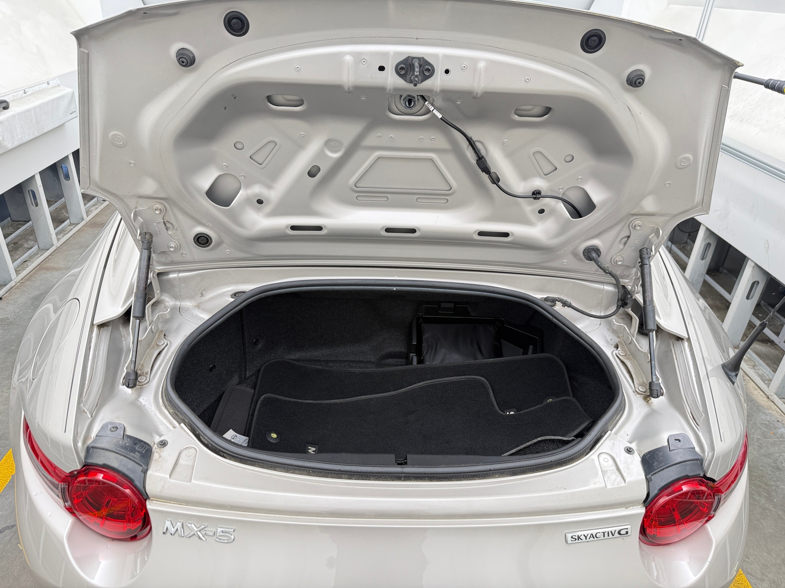 Thumbnail: 2022 Mazda MX-5 Miata - 5