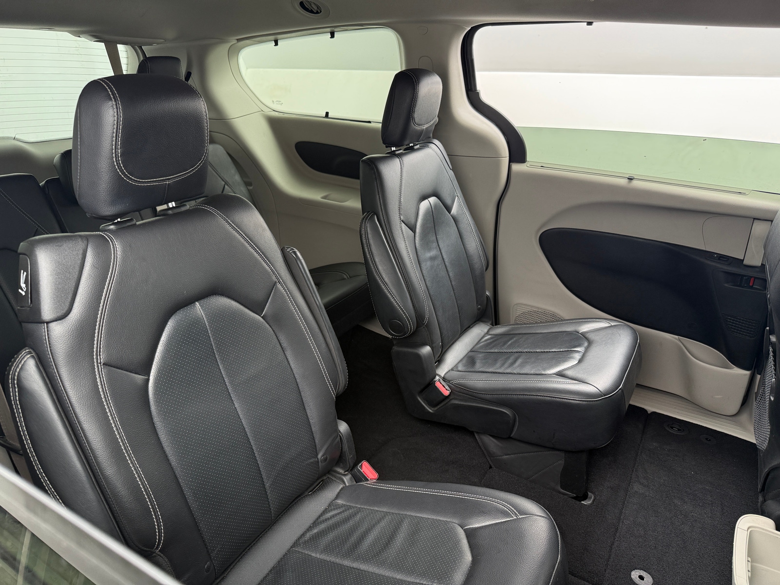 Thumbnail: 2022 Chrysler Pacifica - 5