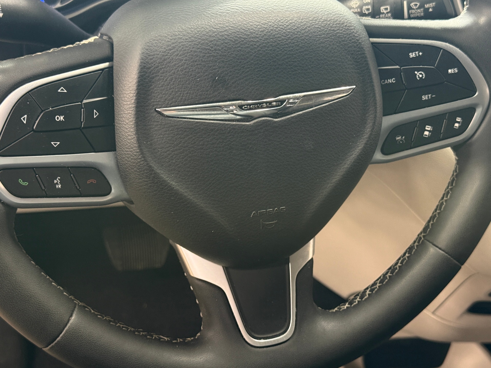 Thumbnail: 2022 Chrysler Pacifica - 4