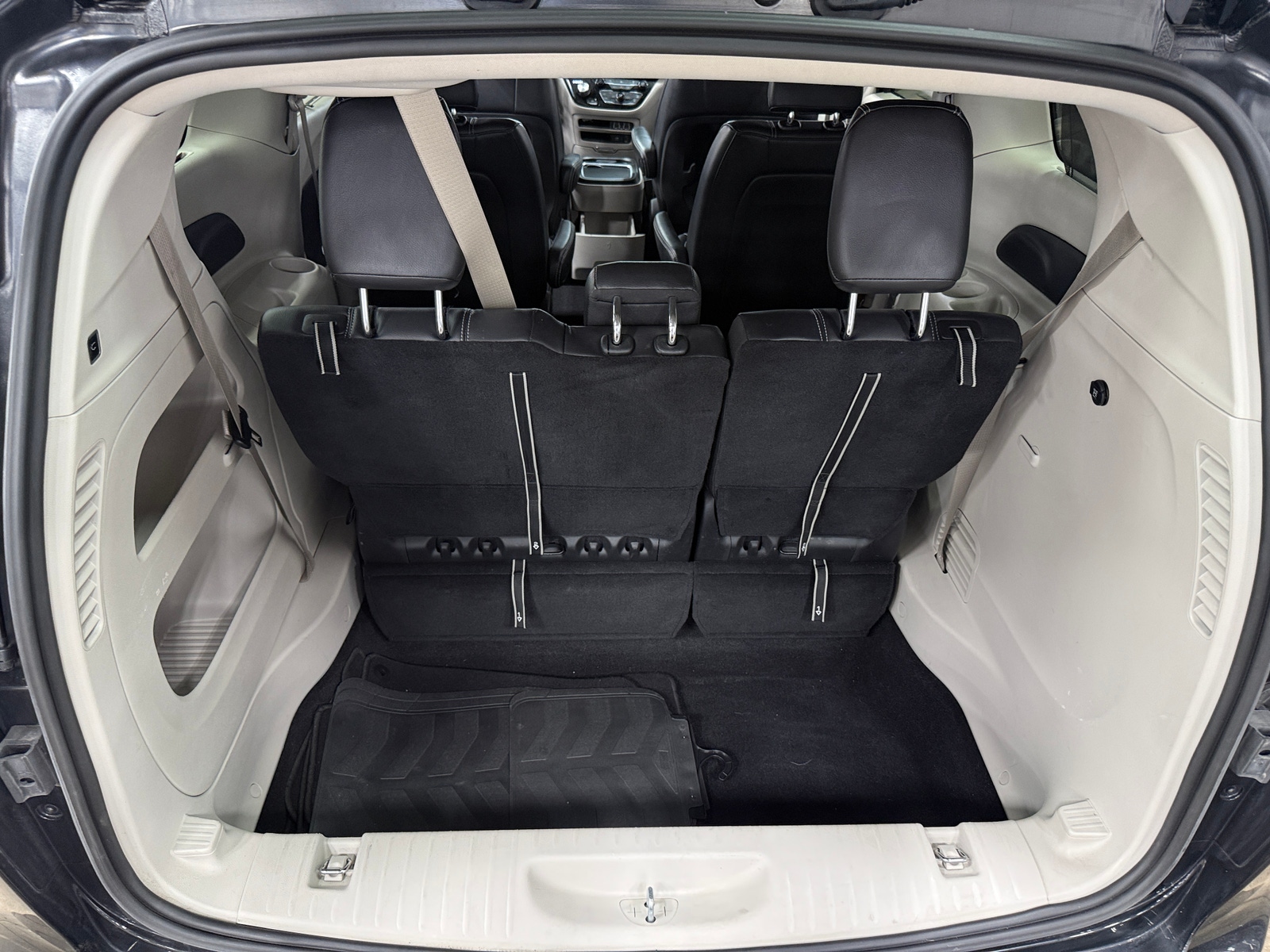 Thumbnail: 2022 Chrysler Pacifica - 6