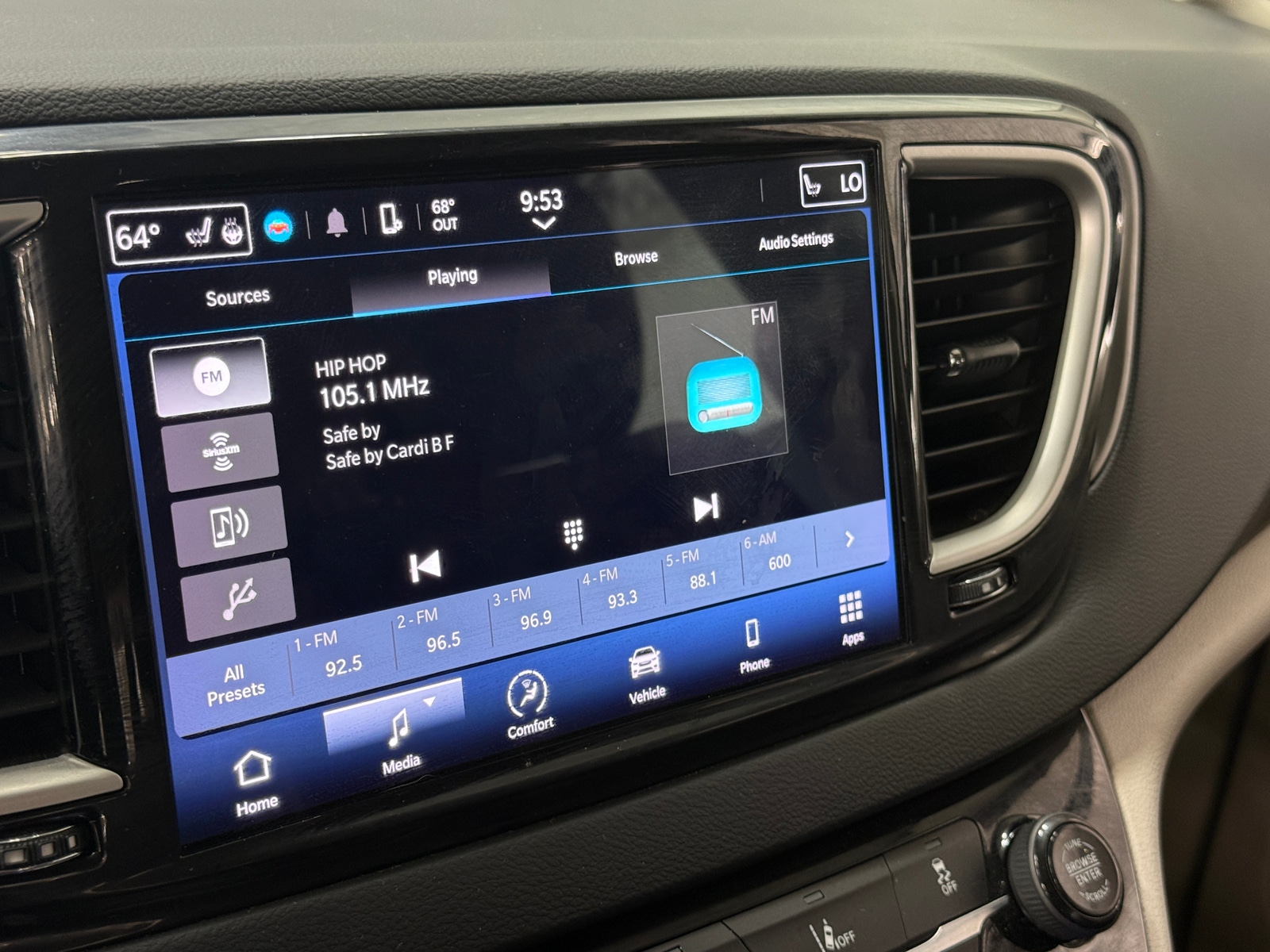 Thumbnail: 2022 Chrysler Pacifica - 3