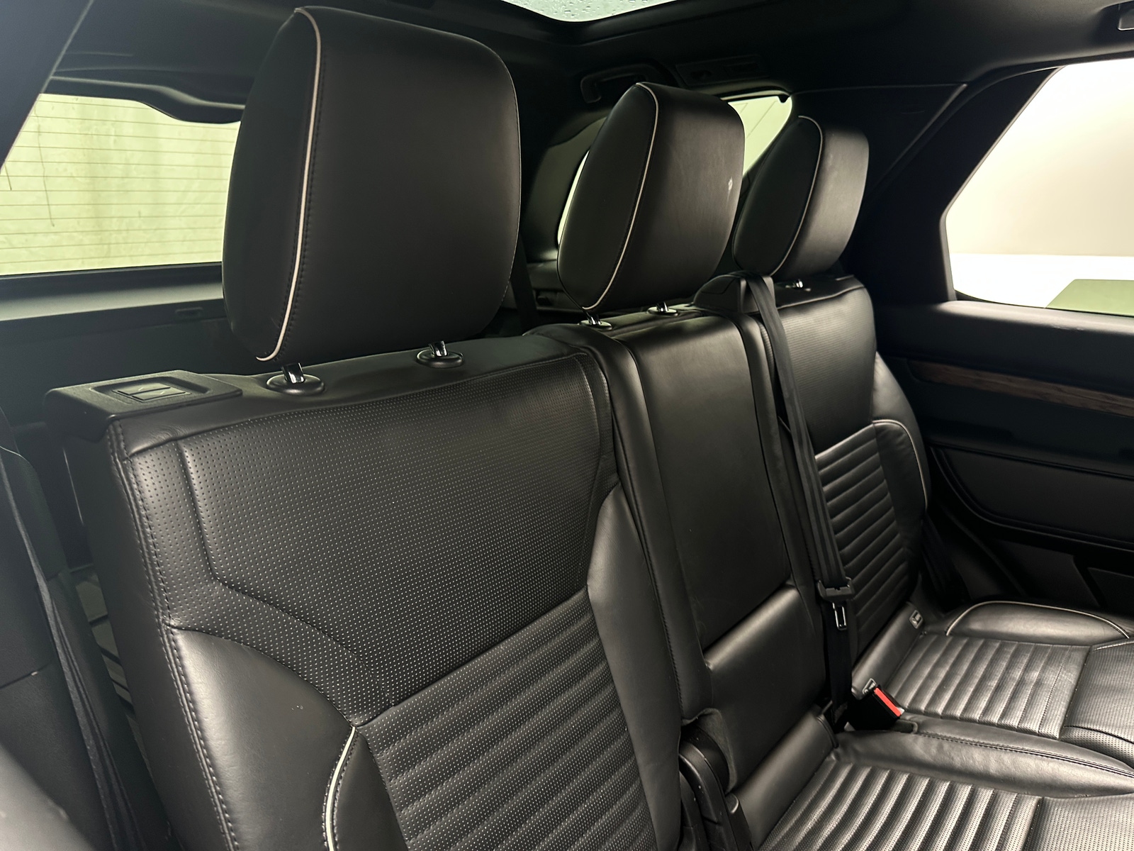 Thumbnail: 2018 Land Rover Discovery - 5