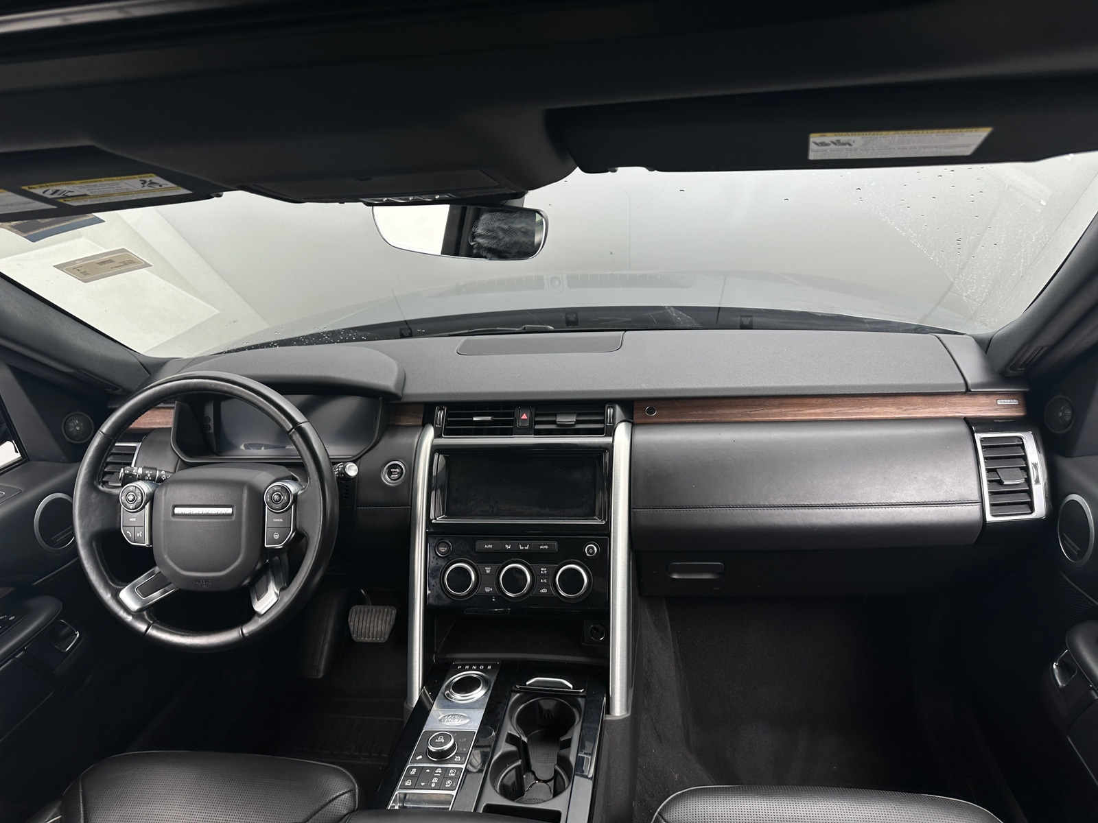 Thumbnail: 2018 Land Rover Discovery - 2