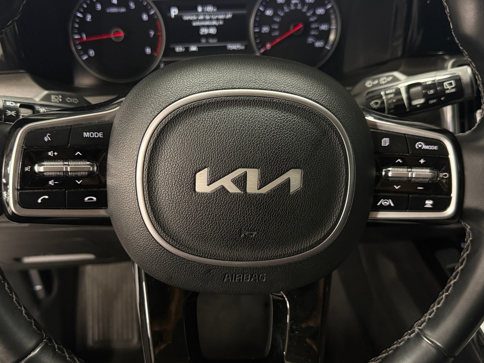 Thumbnail: 2022 Kia Sorento - 4