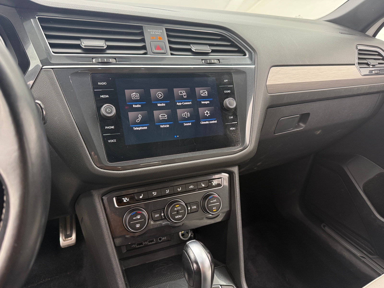 Thumbnail: 2020 Volkswagen Tiguan - 3