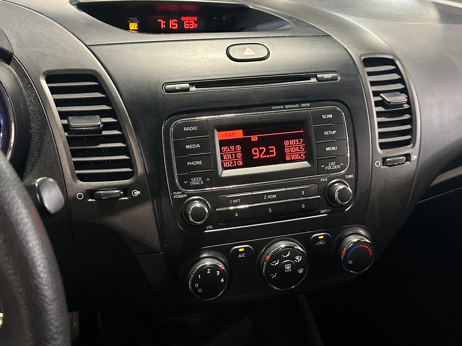 Thumbnail: 2015 Kia Forte - 4