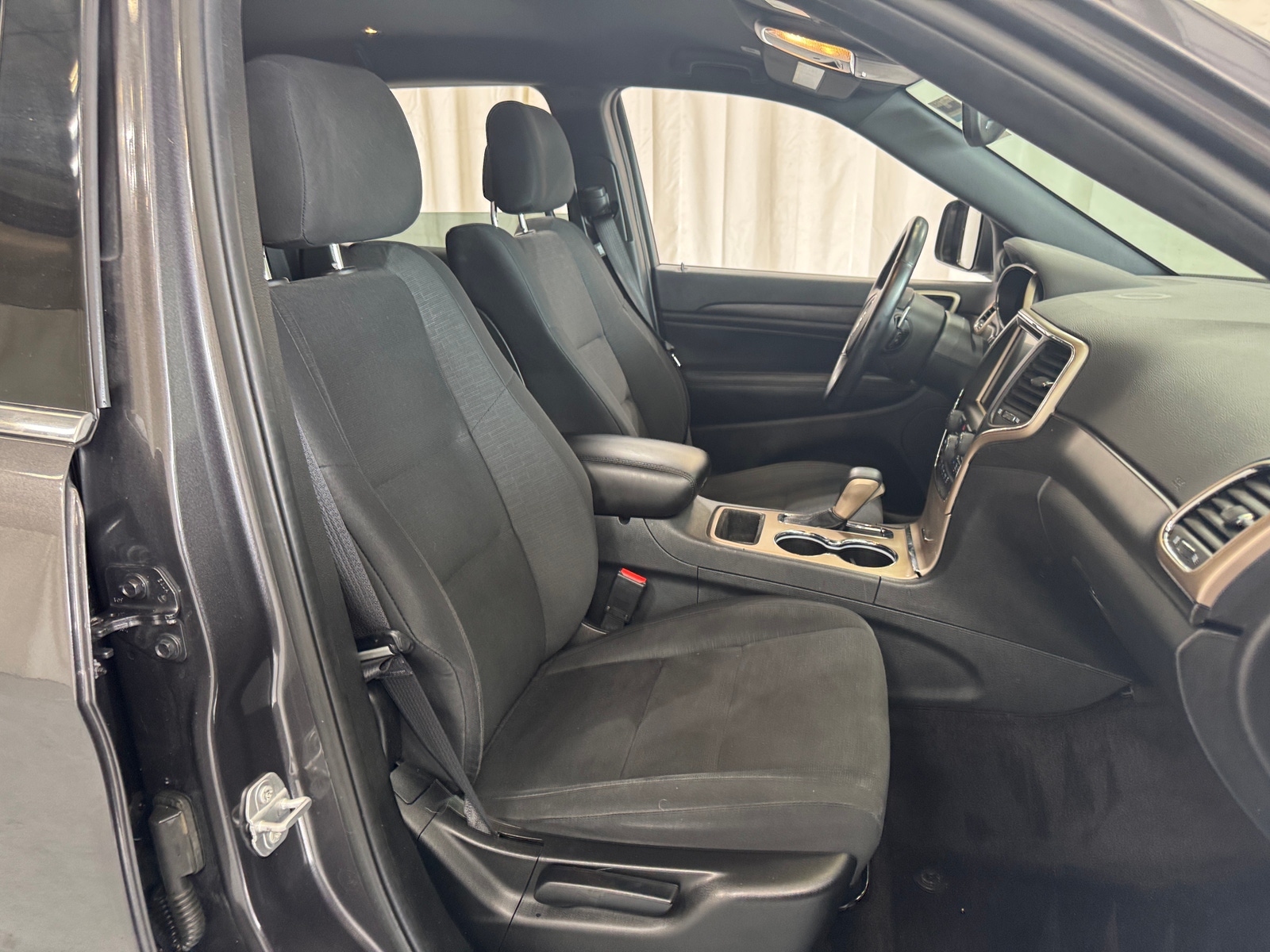 Thumbnail: 2017 Jeep Grand Cherokee - 2