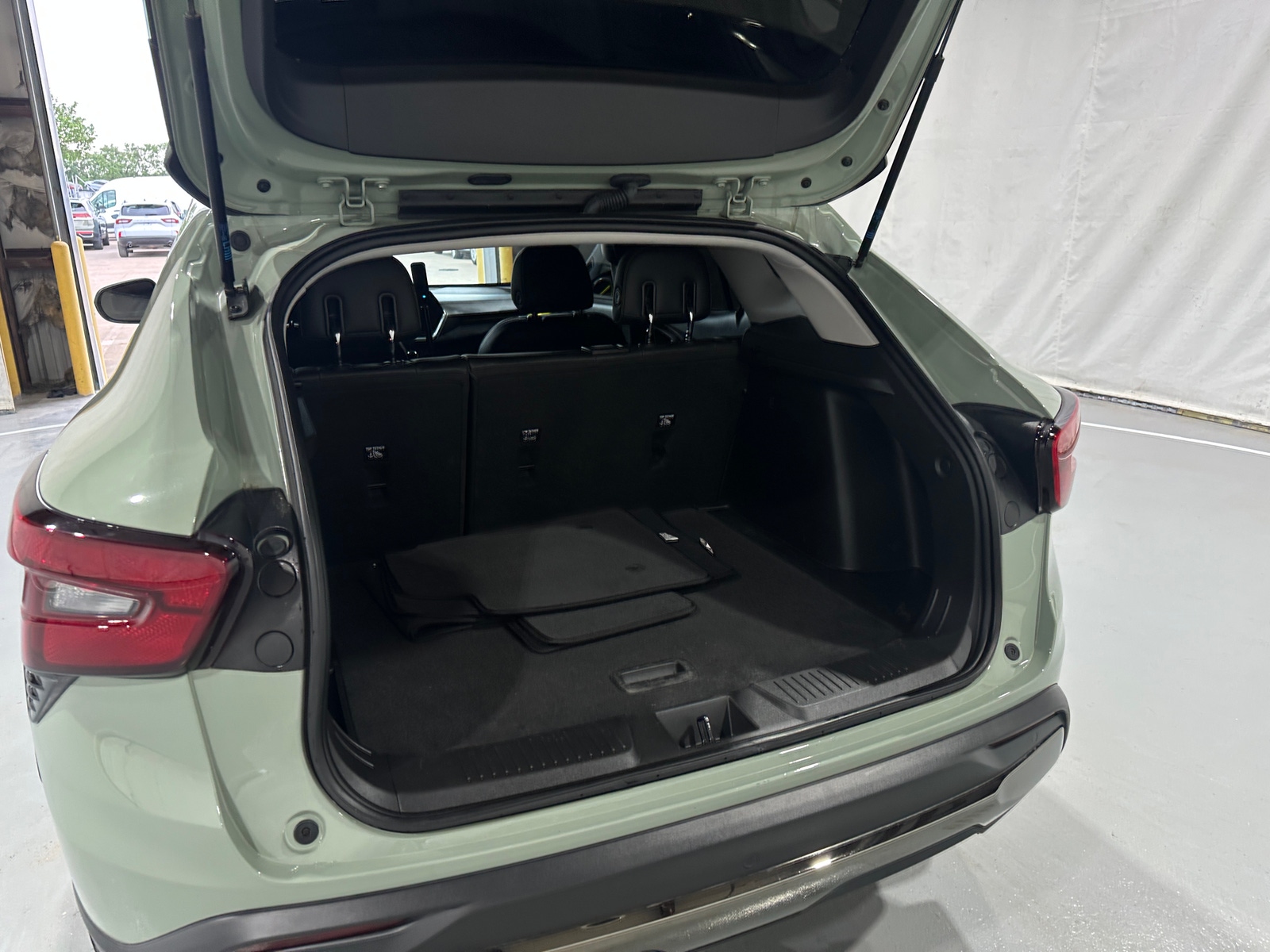Thumbnail: 2024 Chevrolet Trax - 6