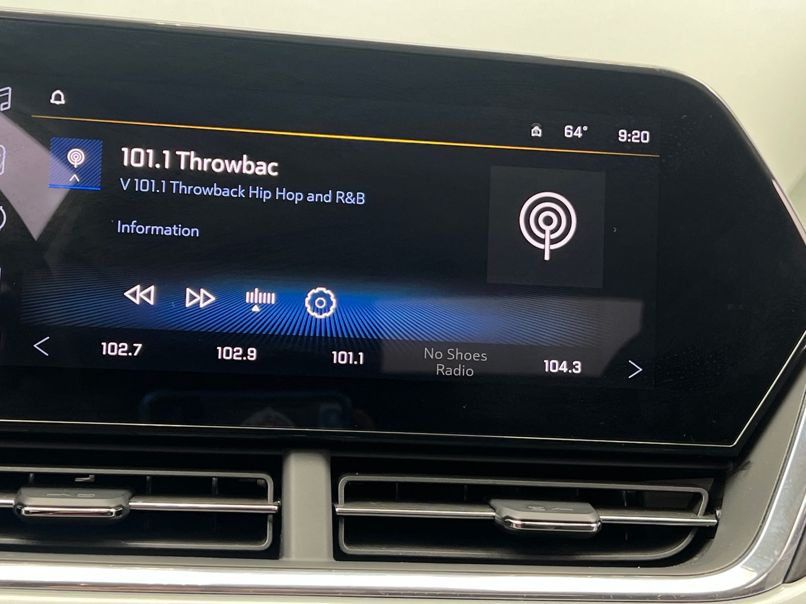 Thumbnail: 2025 Chevrolet Trax - 4