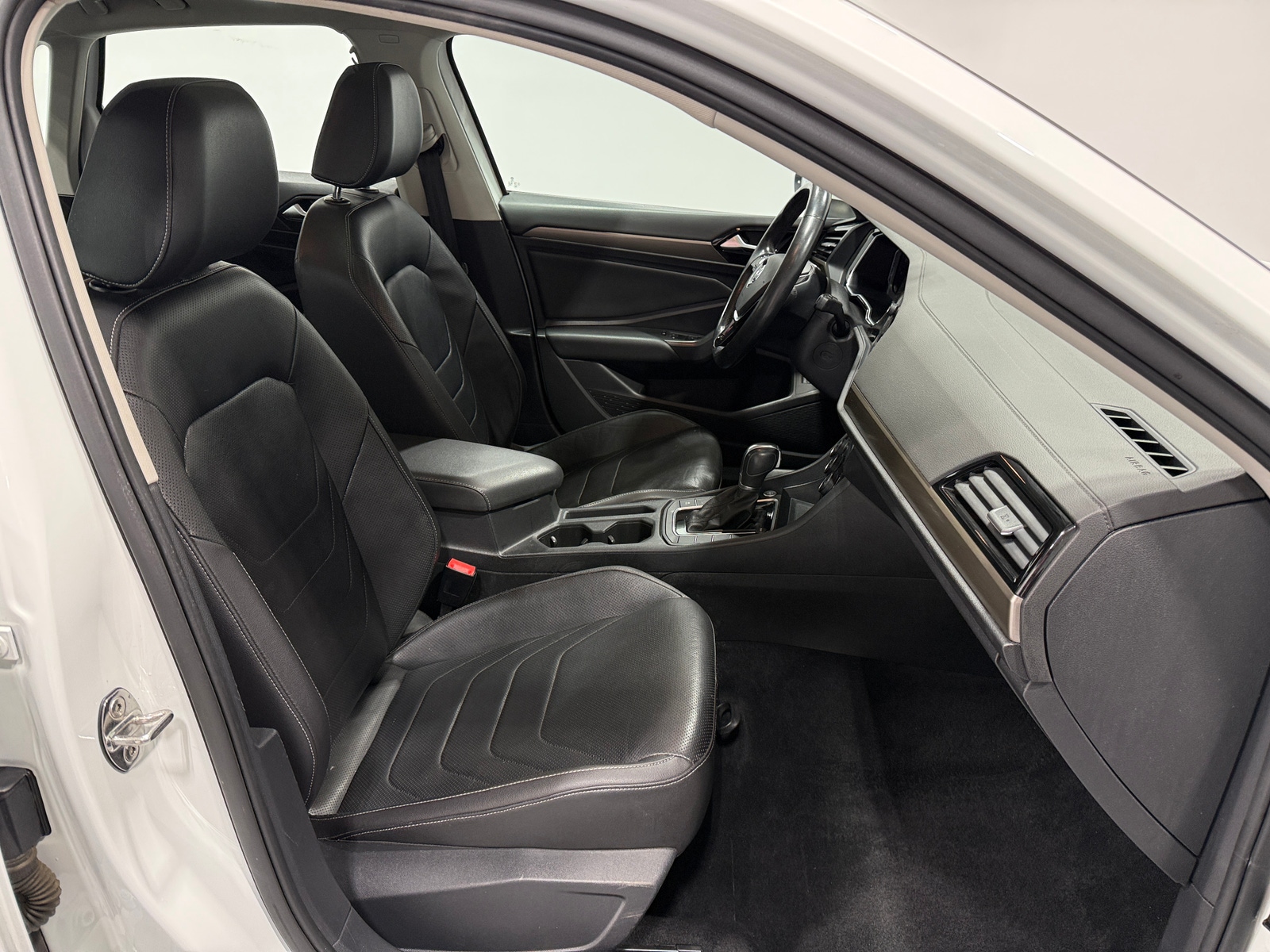 Thumbnail: 2019 Volkswagen Jetta - 2