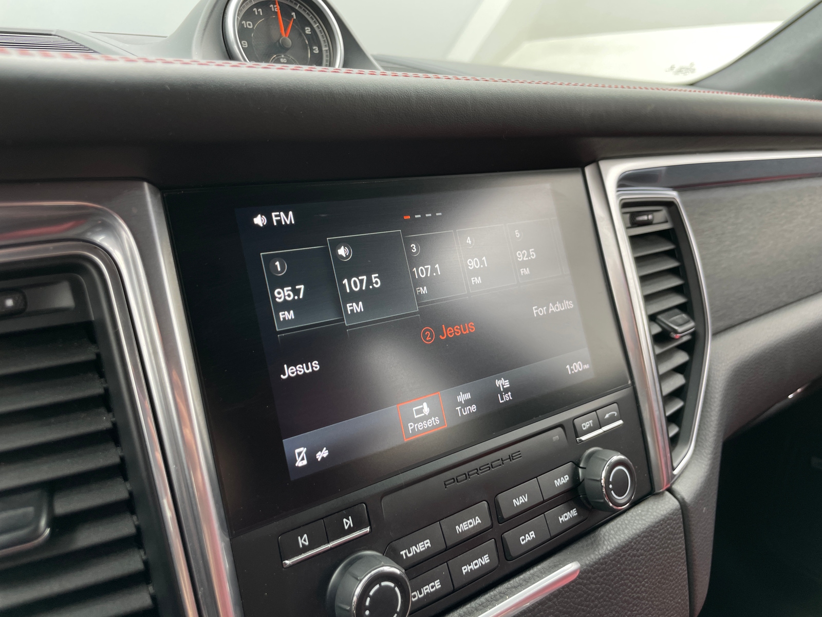 Thumbnail: 2018 Porsche Macan - 3