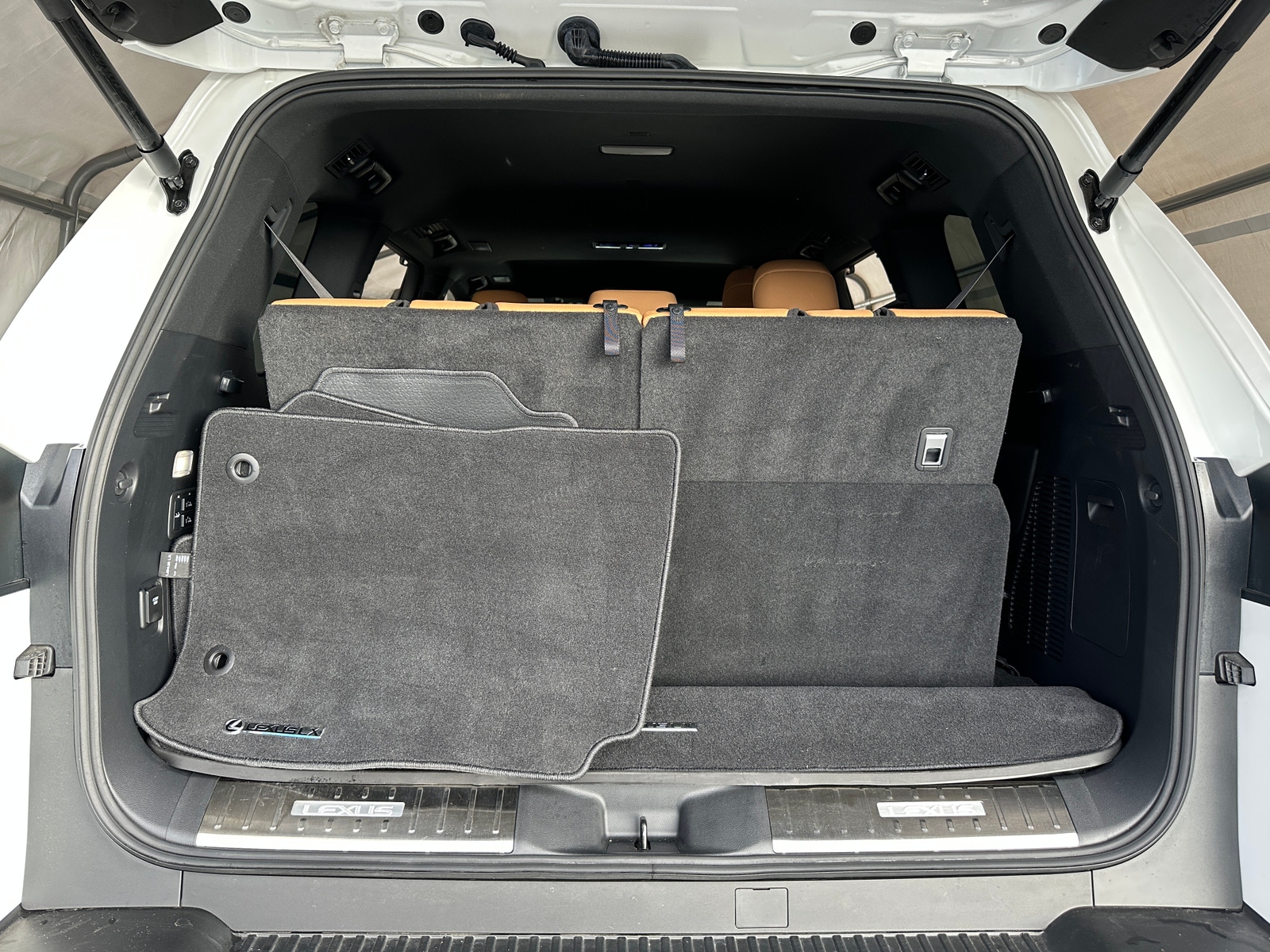 Thumbnail: 2024 Lexus LX - 6