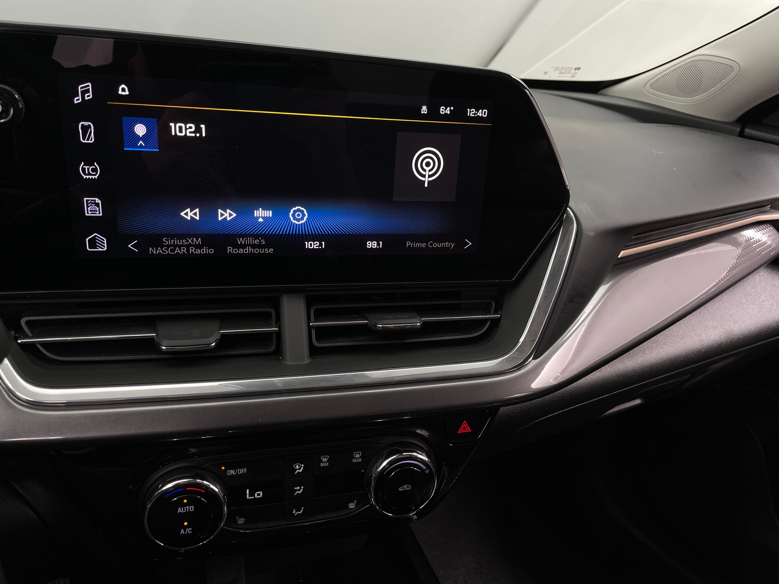 Thumbnail: 2024 Chevrolet Trax - 3