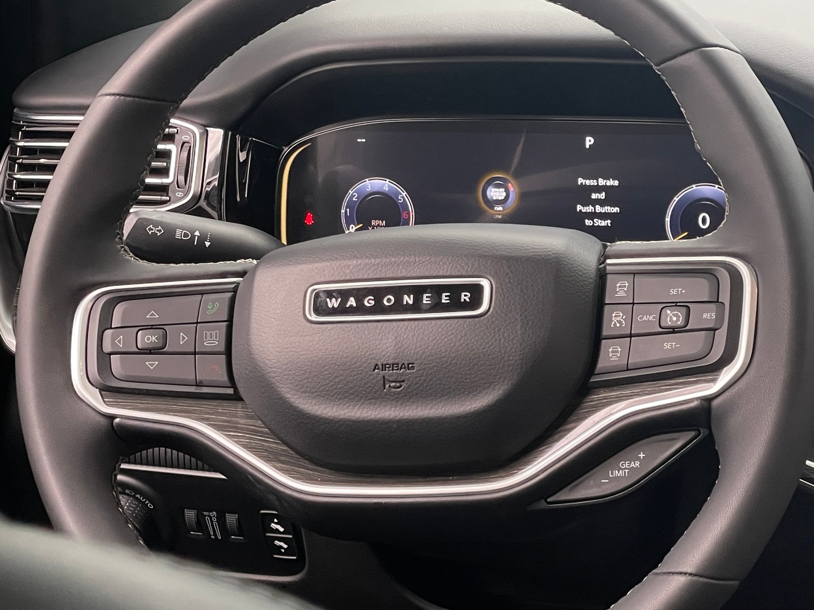 Thumbnail: 2022 Jeep Wagoneer - 4