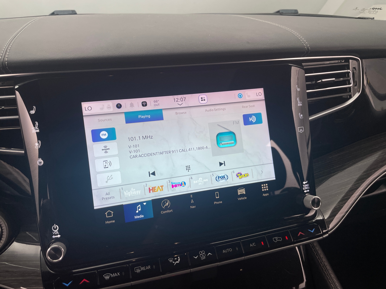 Thumbnail: 2022 Jeep Wagoneer - 3