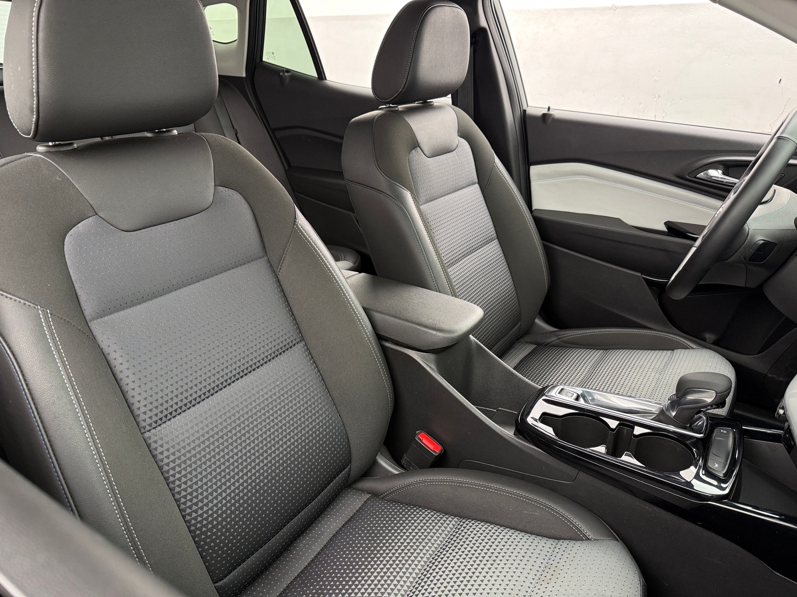 Thumbnail: 2025 Chevrolet Trax - 2